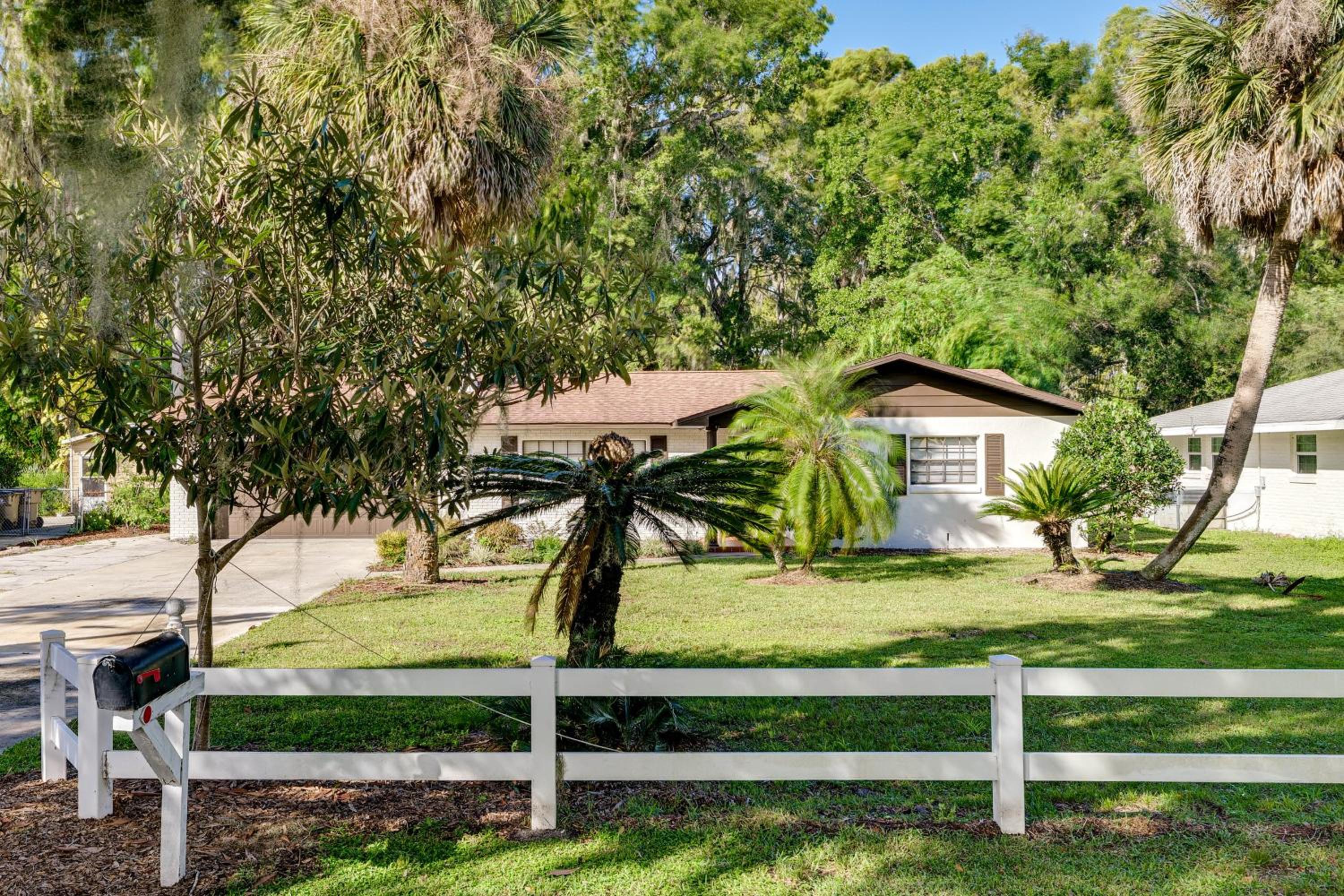 Bring Your Boat! Canal-Front Tavares Home with Dock