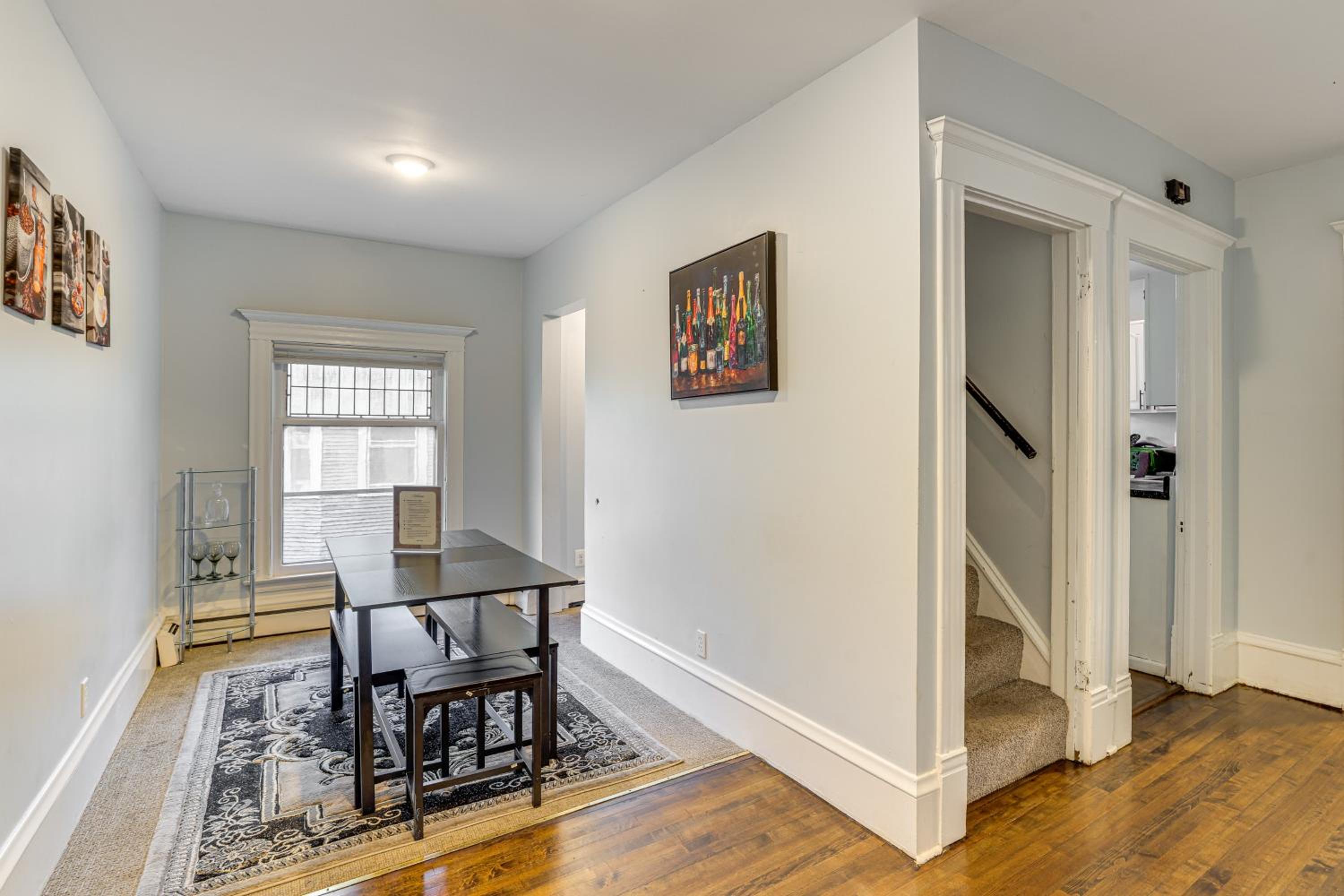 2 Mi to Dtwn! Walkable Minneapolis Apt with Deck