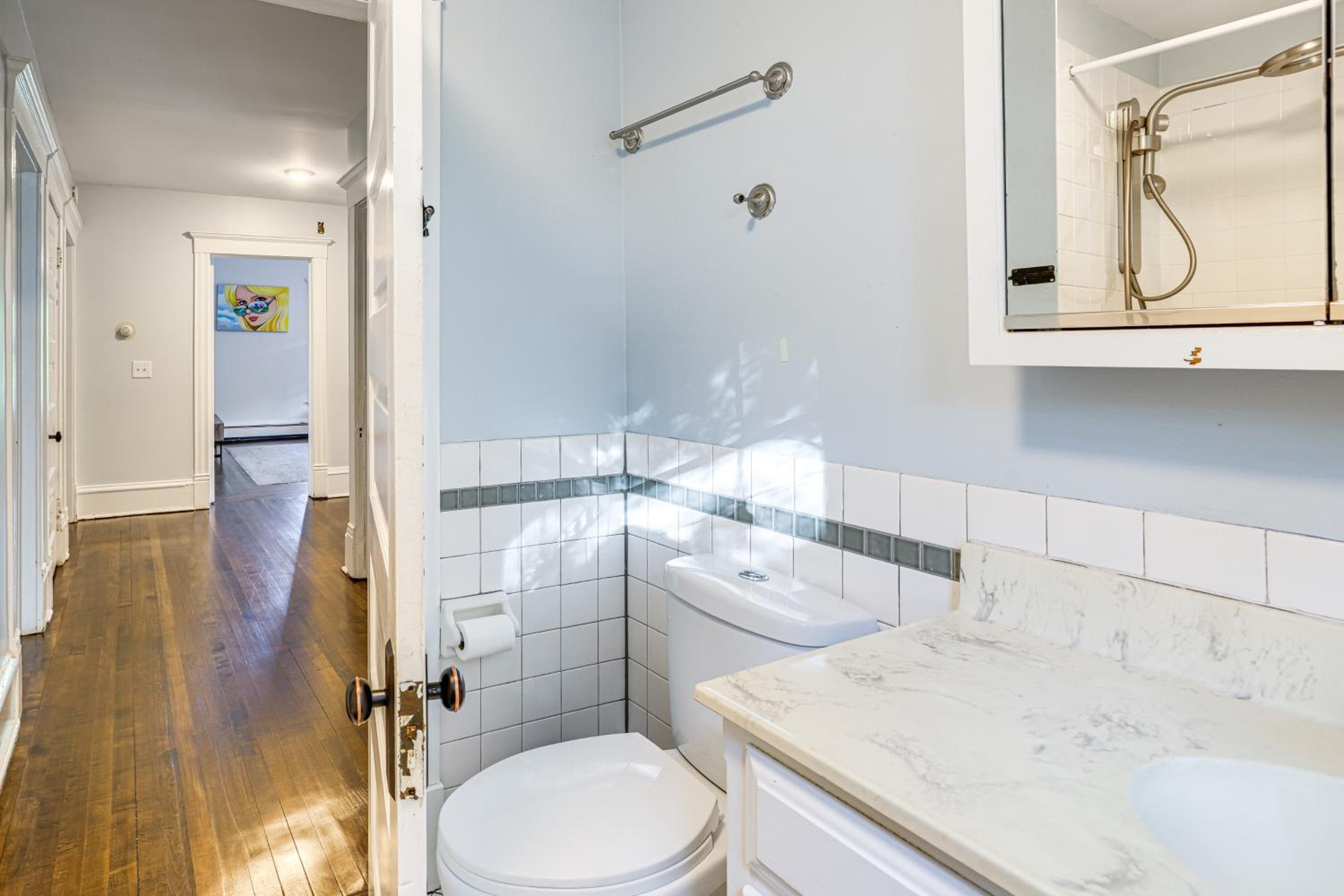 2 Mi to Dtwn! Walkable Minneapolis Apt with Deck