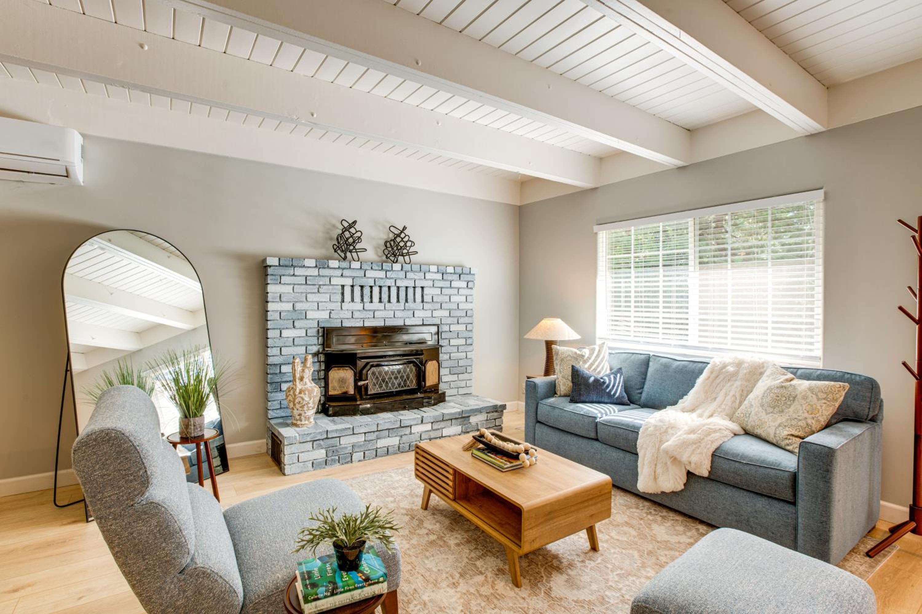 Hot Tub and Game Room Luxe Cabin, Day Trip to Tahoe