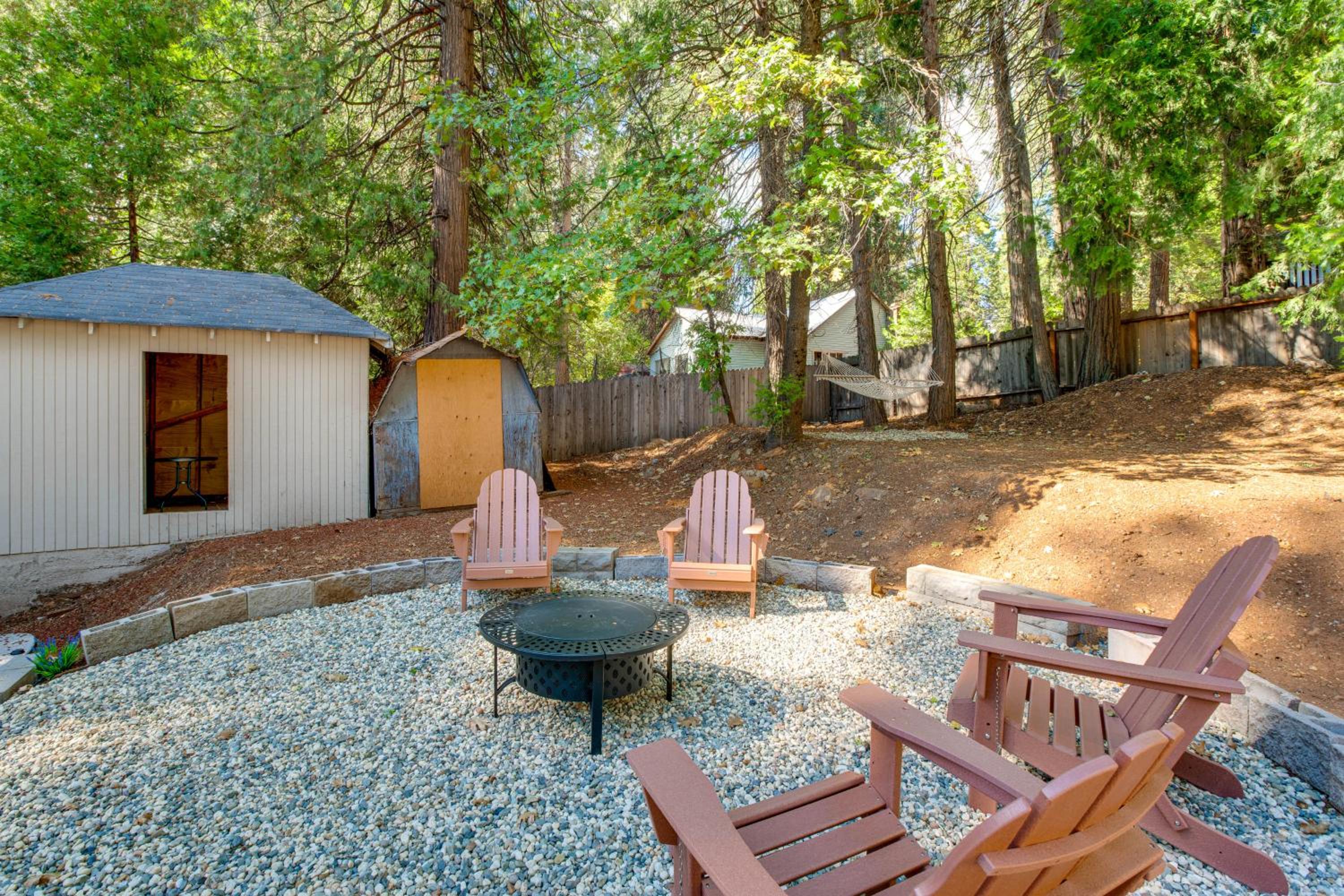 Hot Tub and Game Room Luxe Cabin, Day Trip to Tahoe