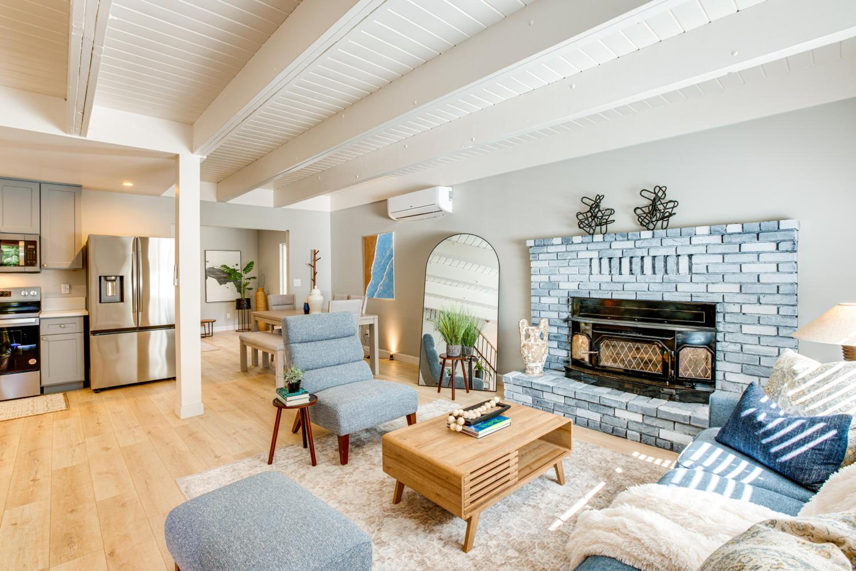 Hot Tub and Game Room Luxe Cabin, Day Trip to Tahoe