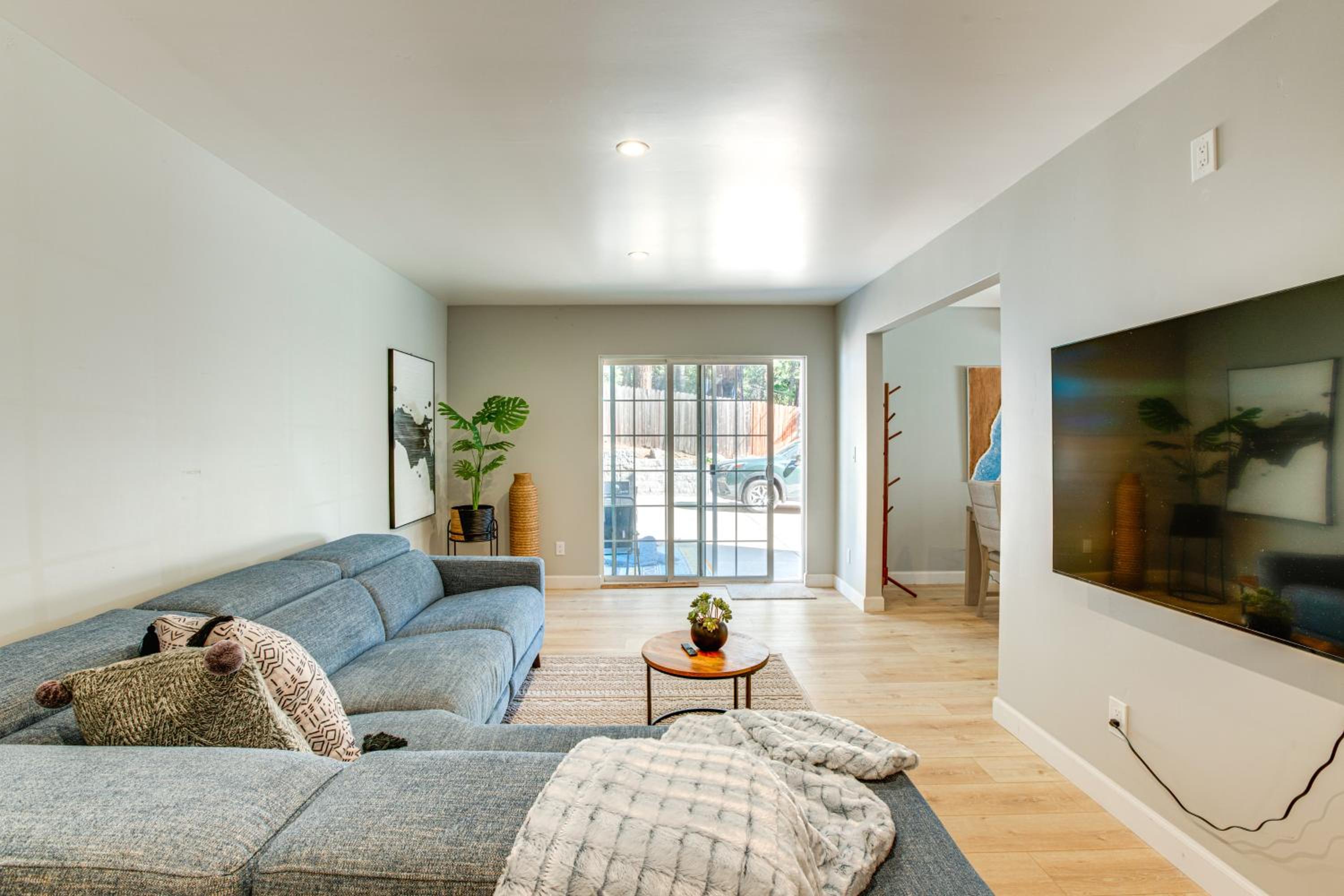 Hot Tub and Game Room Luxe Cabin, Day Trip to Tahoe