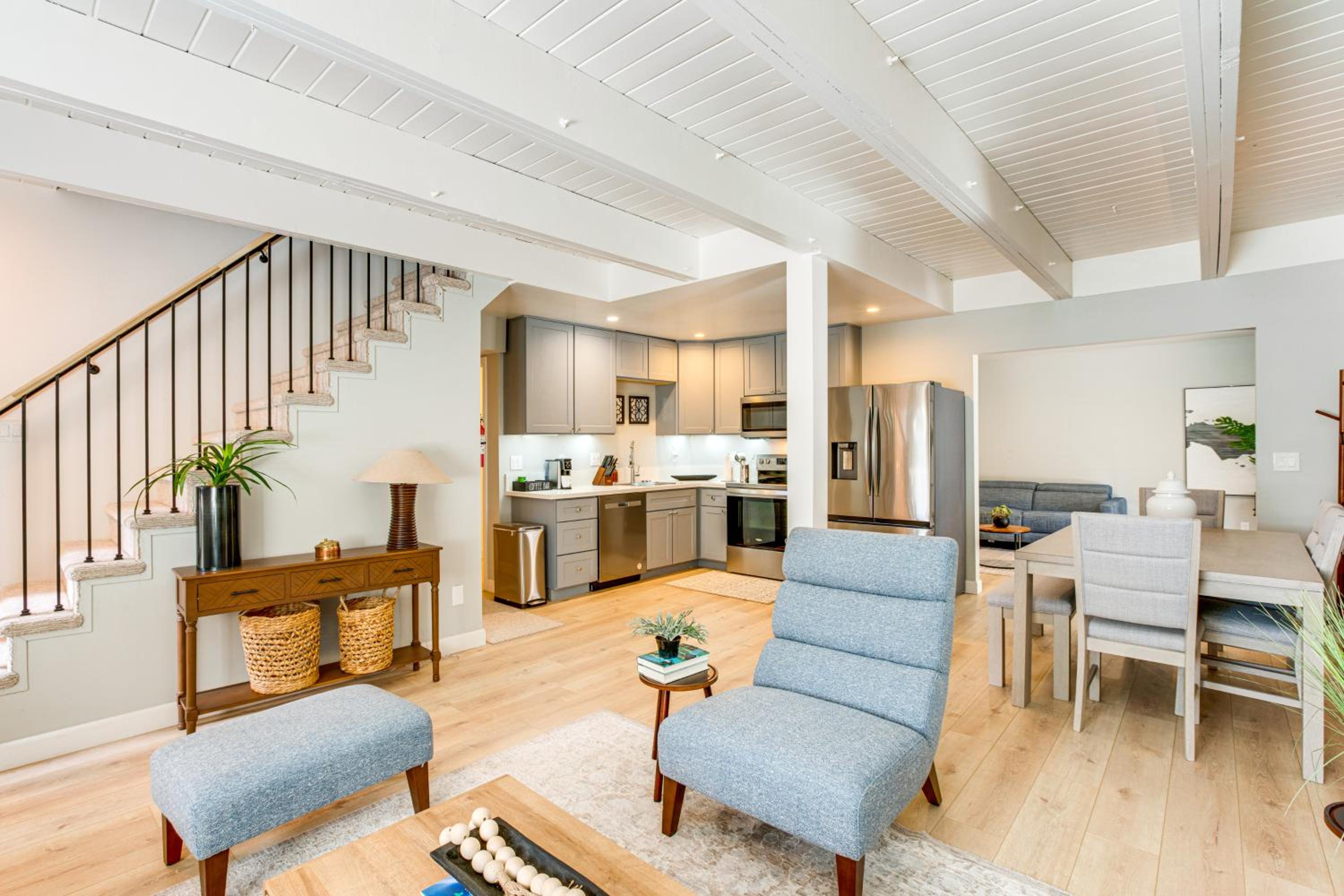 Hot Tub and Game Room Luxe Cabin, Day Trip to Tahoe