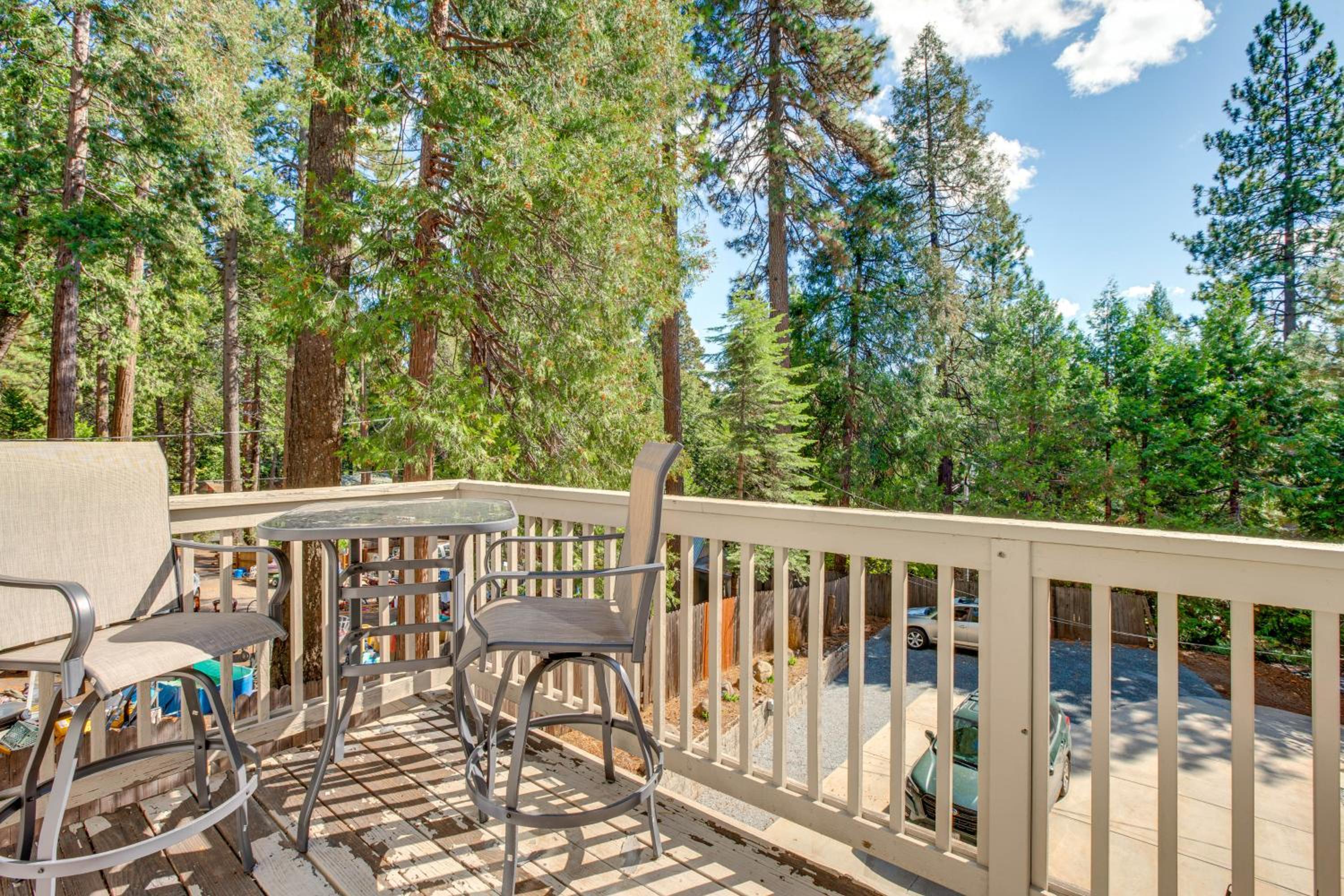 Hot Tub and Game Room Luxe Cabin, Day Trip to Tahoe