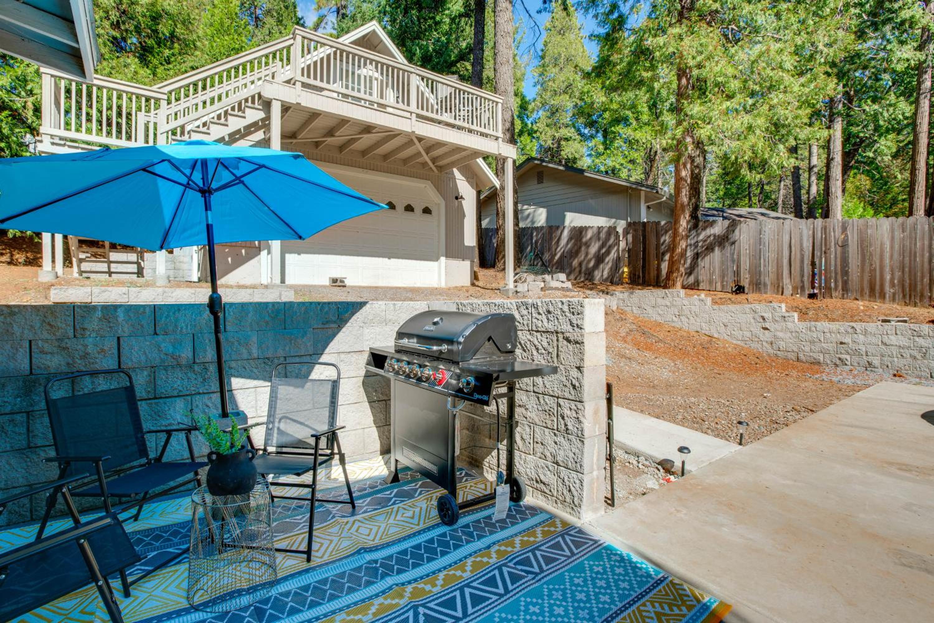 Hot Tub and Game Room Luxe Cabin, Day Trip to Tahoe