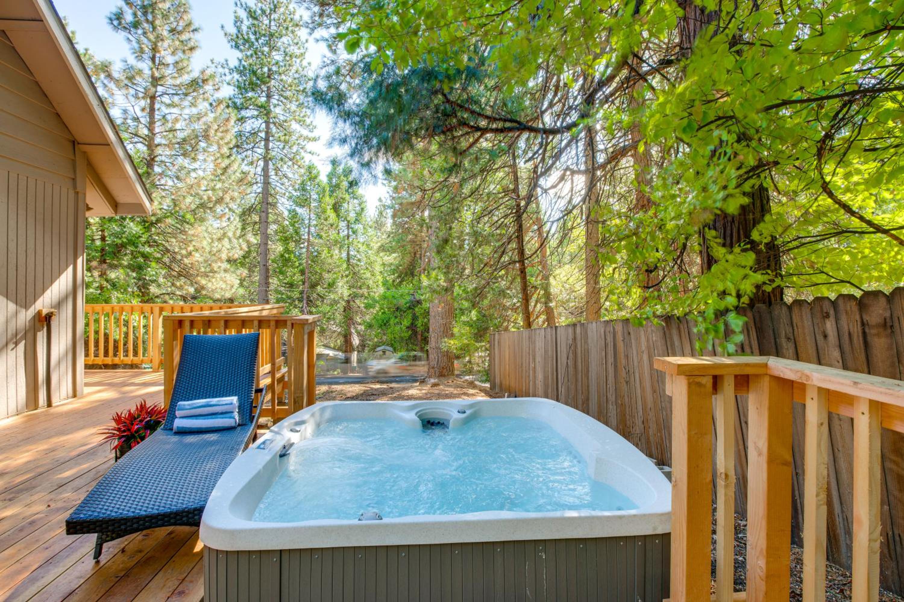 Hot Tub and Game Room Luxe Cabin, Day Trip to Tahoe