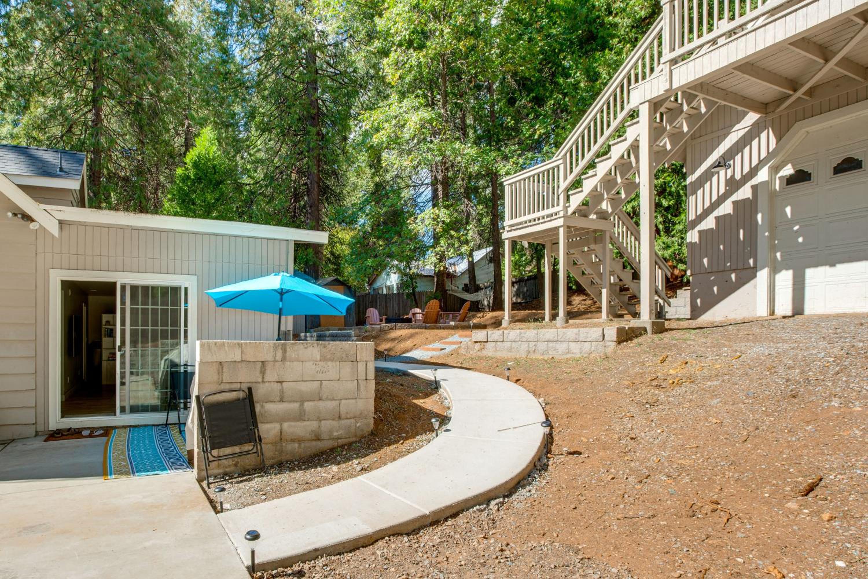 Hot Tub and Game Room Luxe Cabin, Day Trip to Tahoe