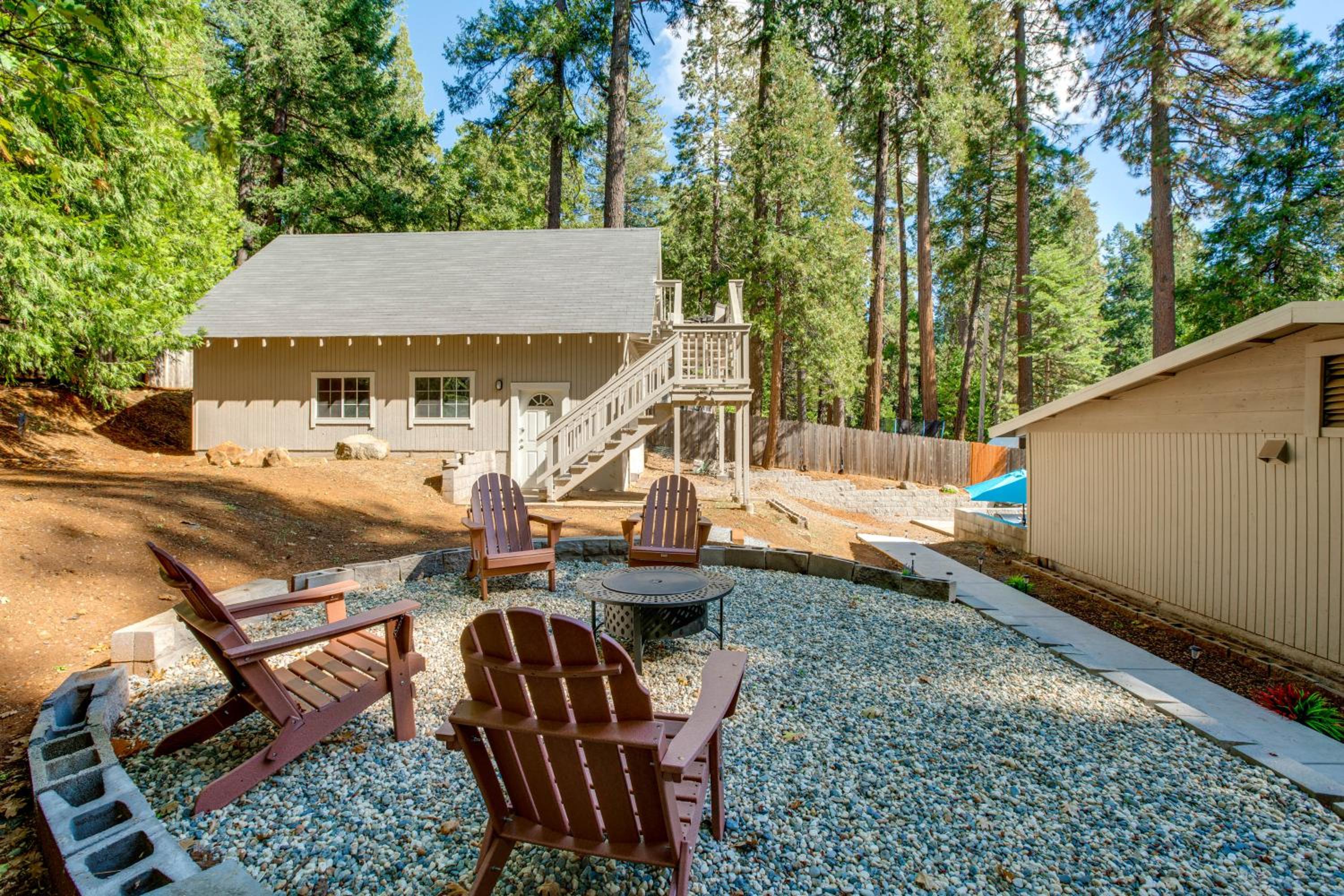 Hot Tub and Game Room Luxe Cabin, Day Trip to Tahoe
