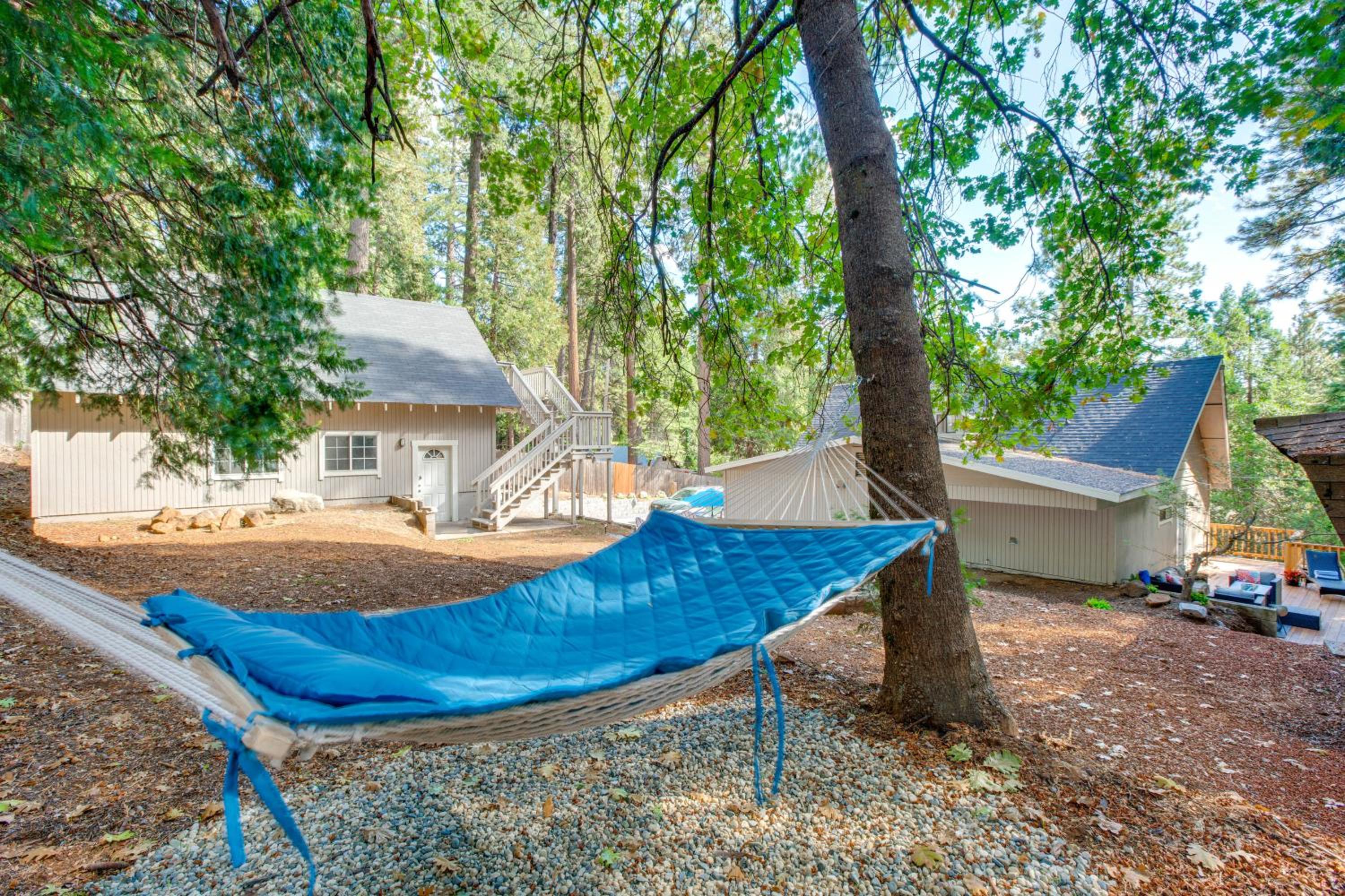 Hot Tub and Game Room Luxe Cabin, Day Trip to Tahoe