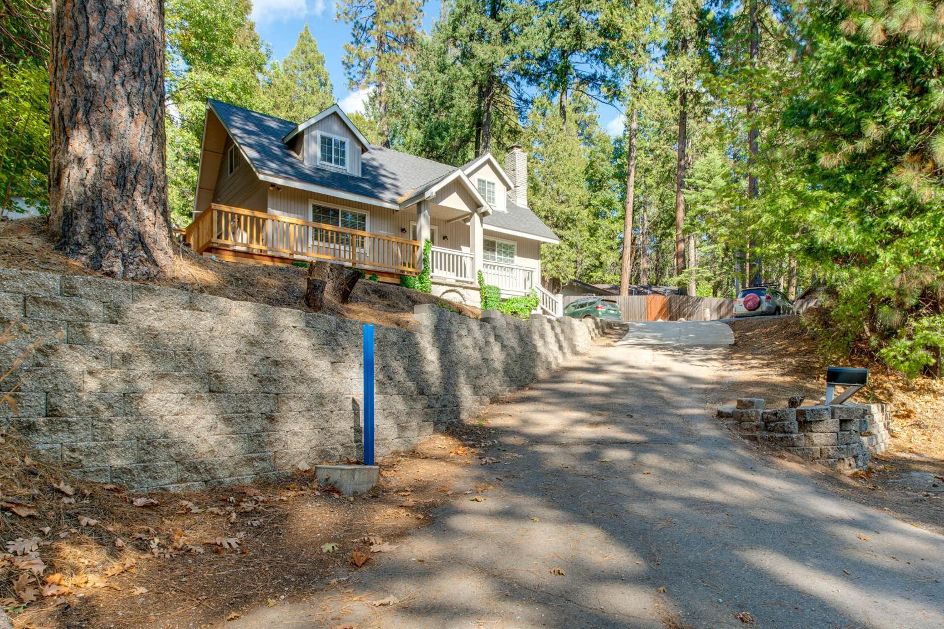 Hot Tub and Game Room Luxe Cabin, Day Trip to Tahoe