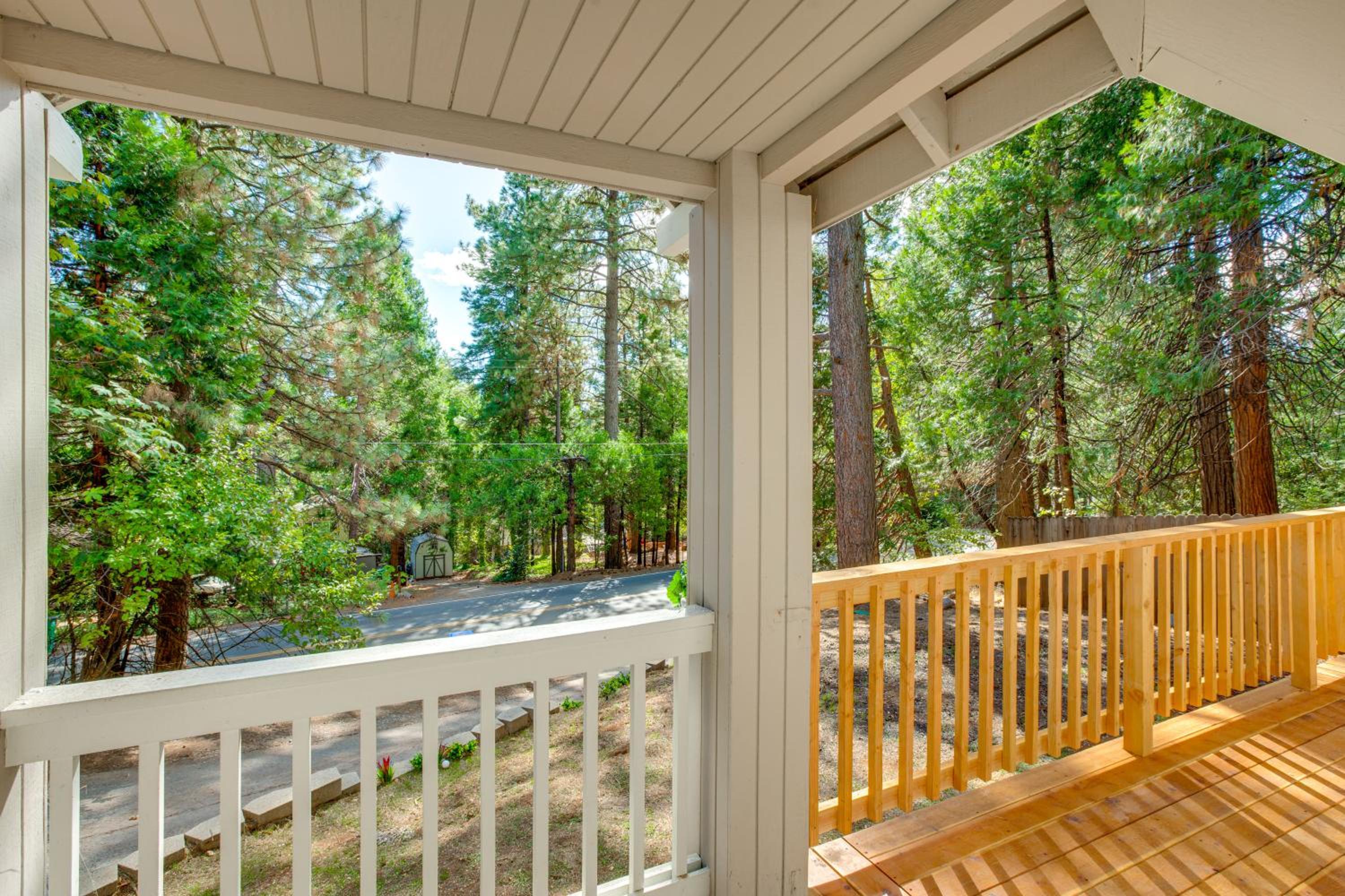 Hot Tub and Game Room Luxe Cabin, Day Trip to Tahoe