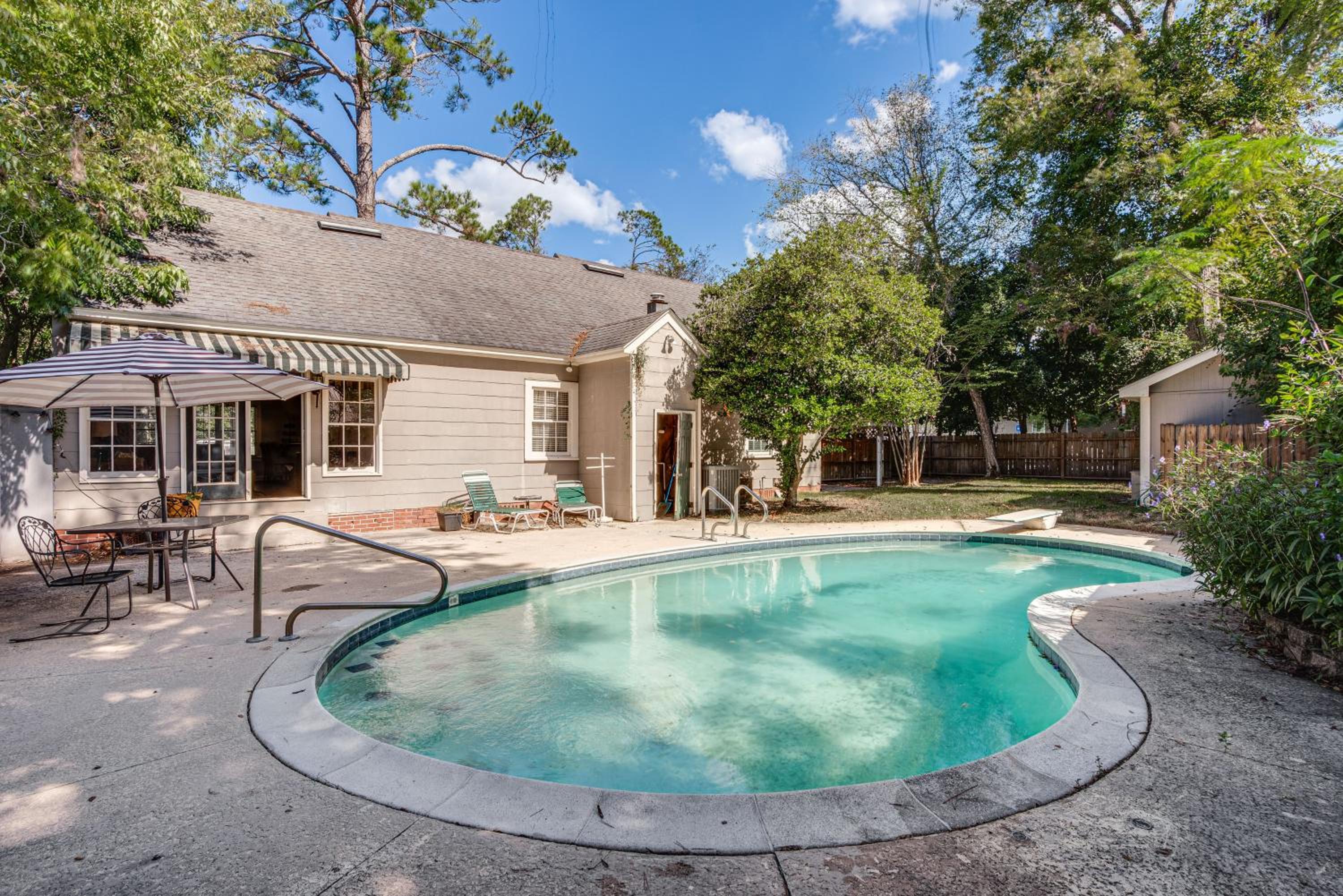 Walk to Dtwn Hahira Inviting Home with Pool and Yard!