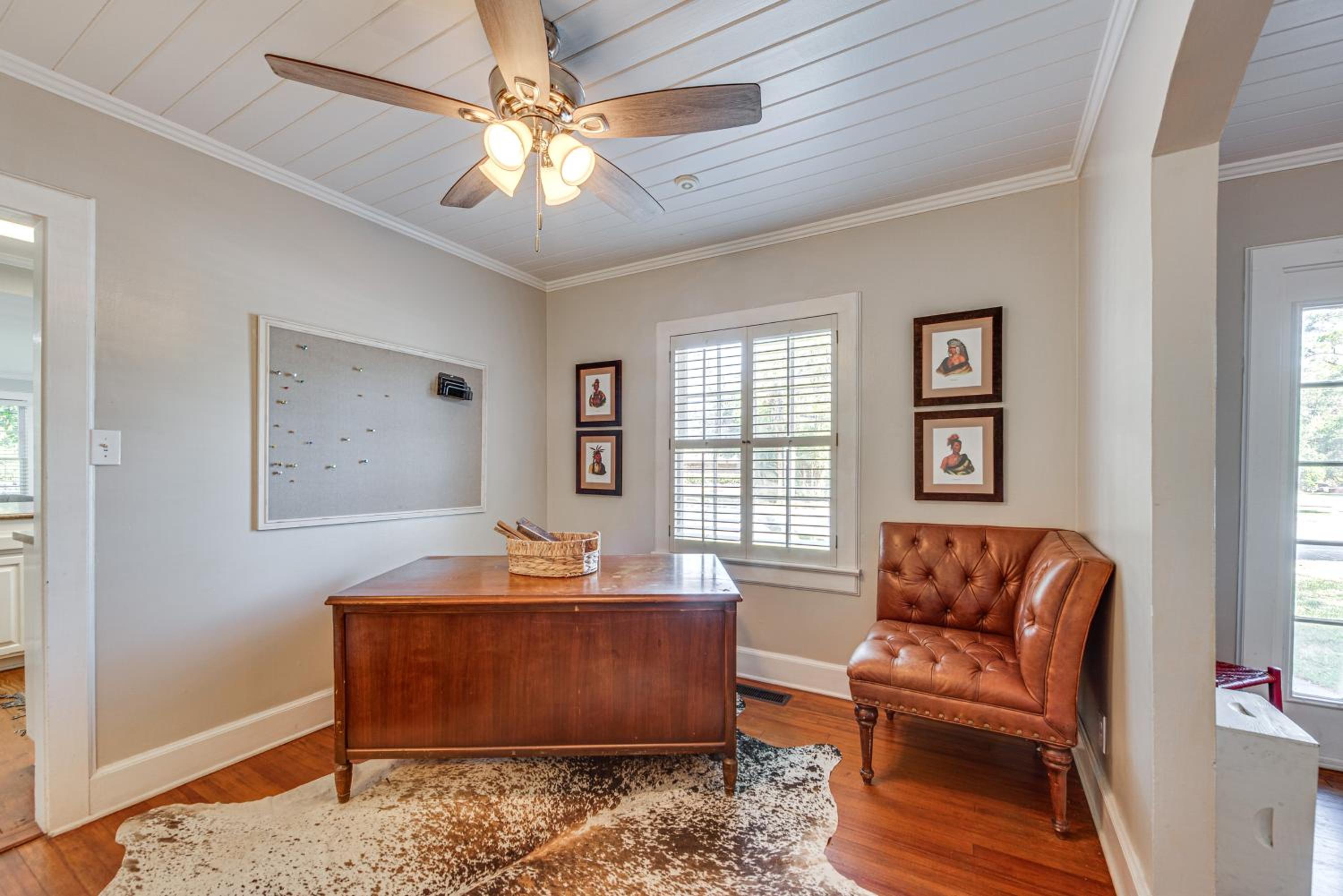 Walk to Dtwn Hahira Inviting Home with Pool and Yard!