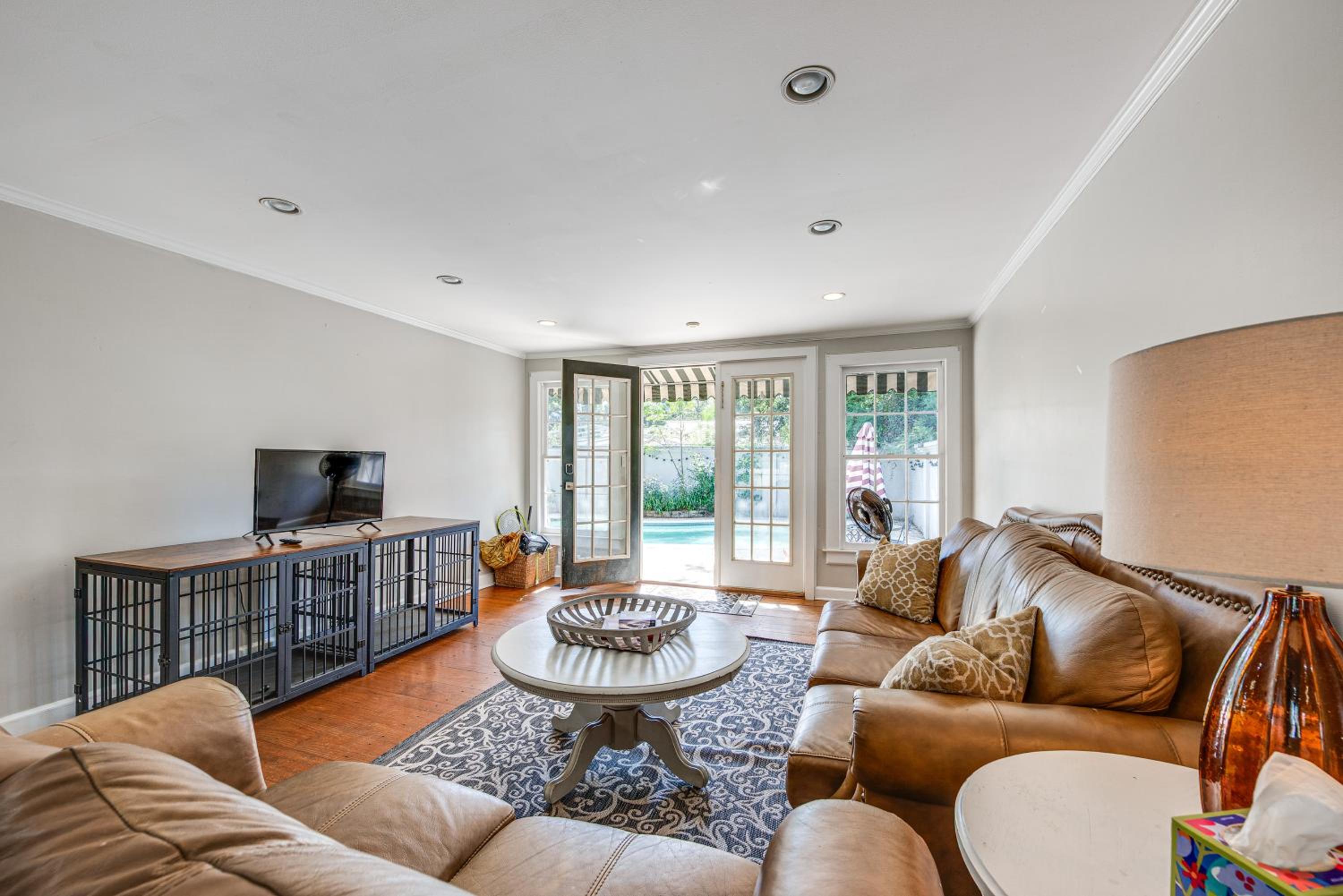 Walk to Dtwn Hahira Inviting Home with Pool and Yard!