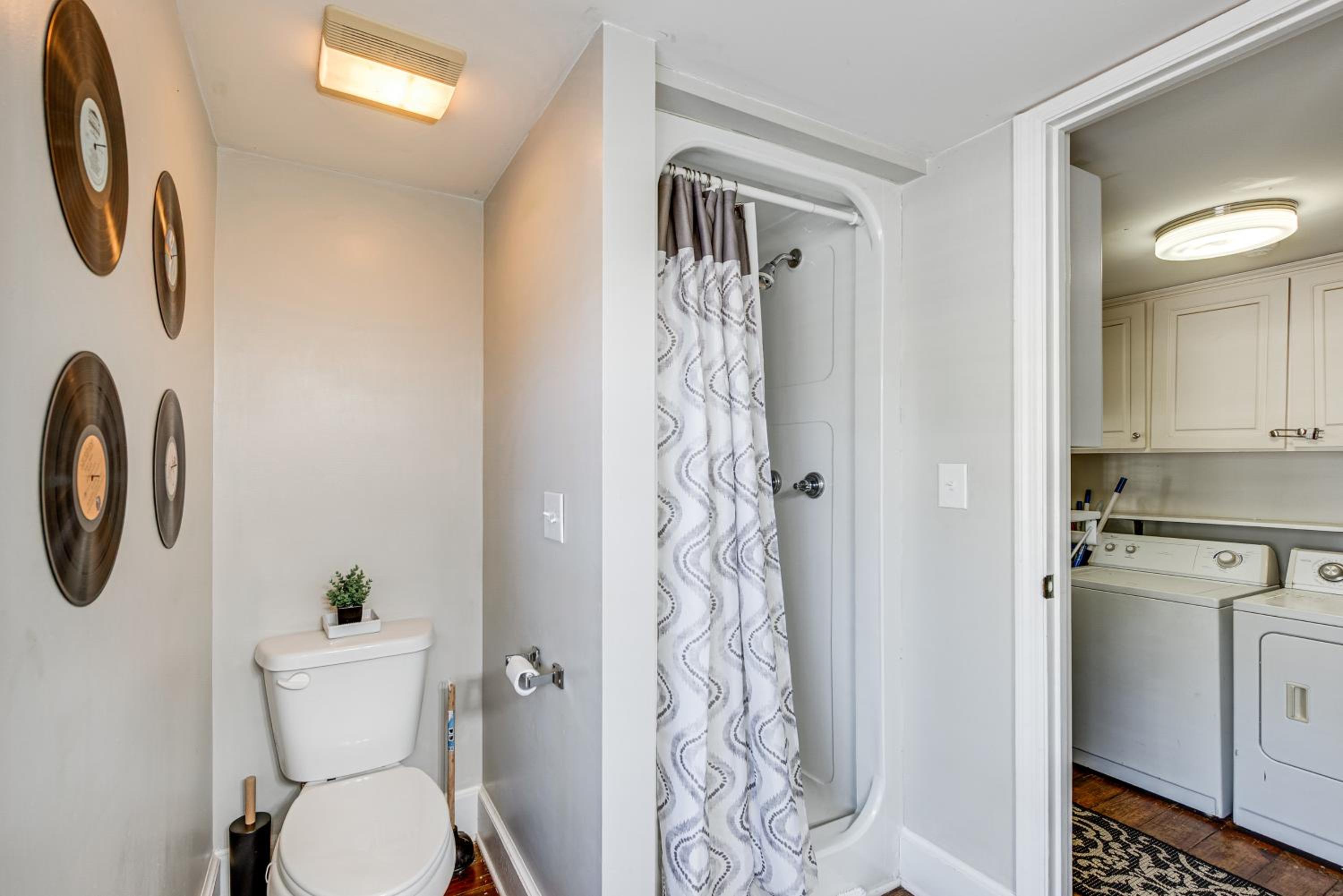 Walk to Dtwn Hahira Inviting Home with Pool and Yard!