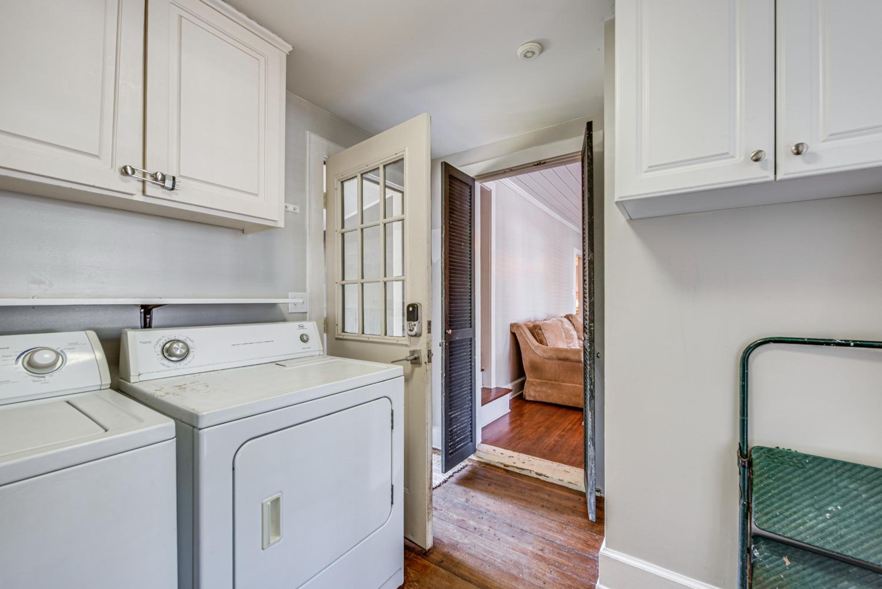 Walk to Dtwn Hahira Inviting Home with Pool and Yard!