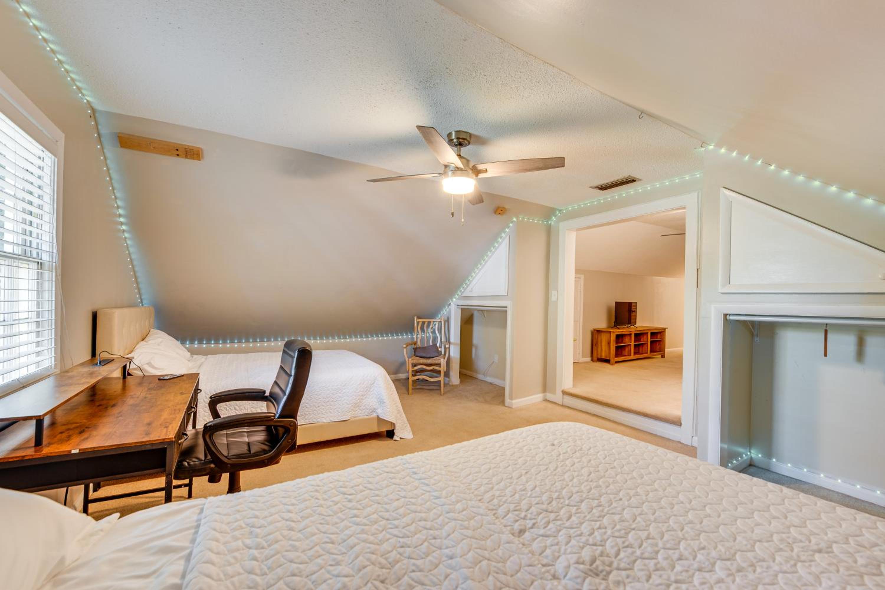 Walk to Dtwn Hahira Inviting Home with Pool and Yard!