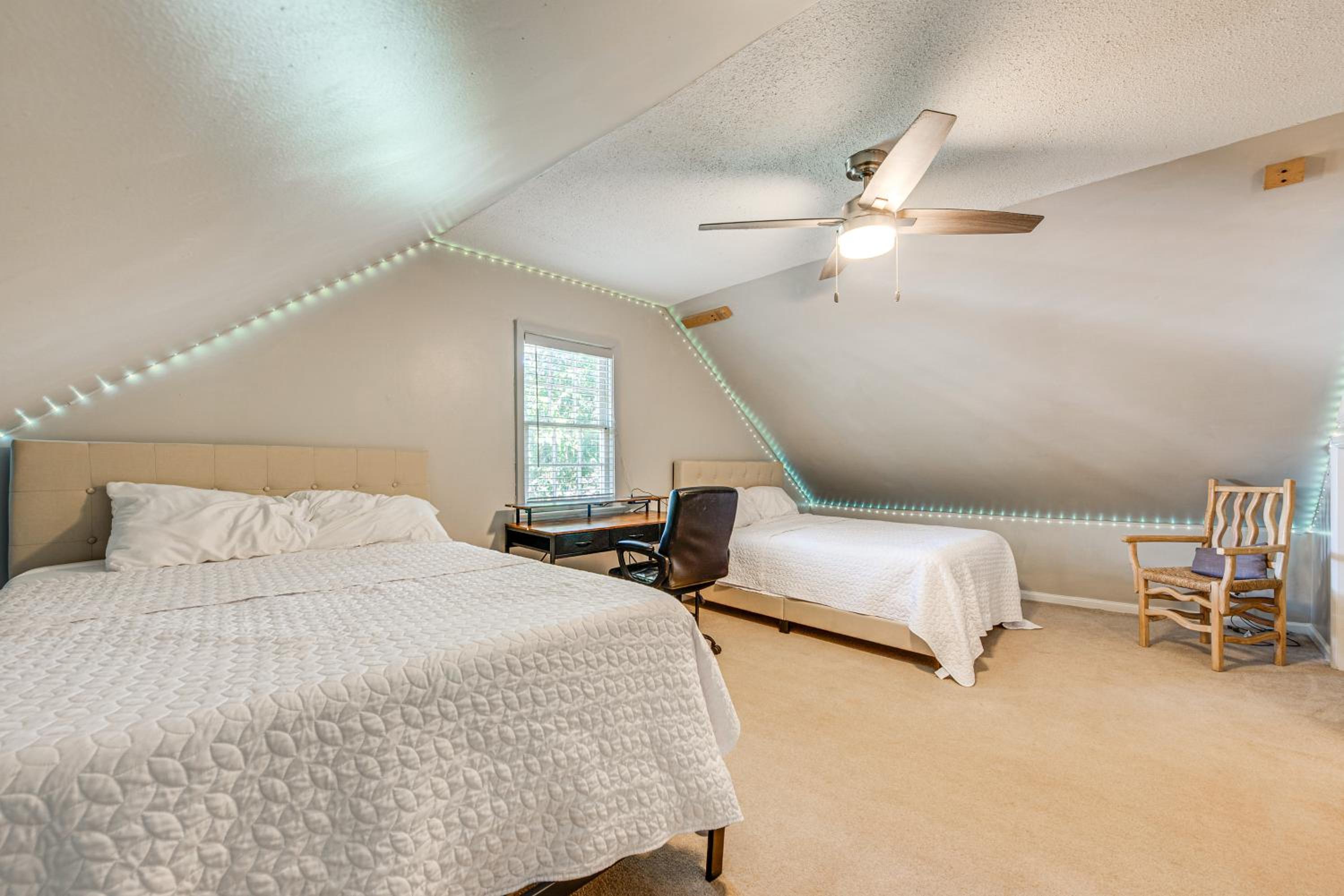 Walk to Dtwn Hahira Inviting Home with Pool and Yard!