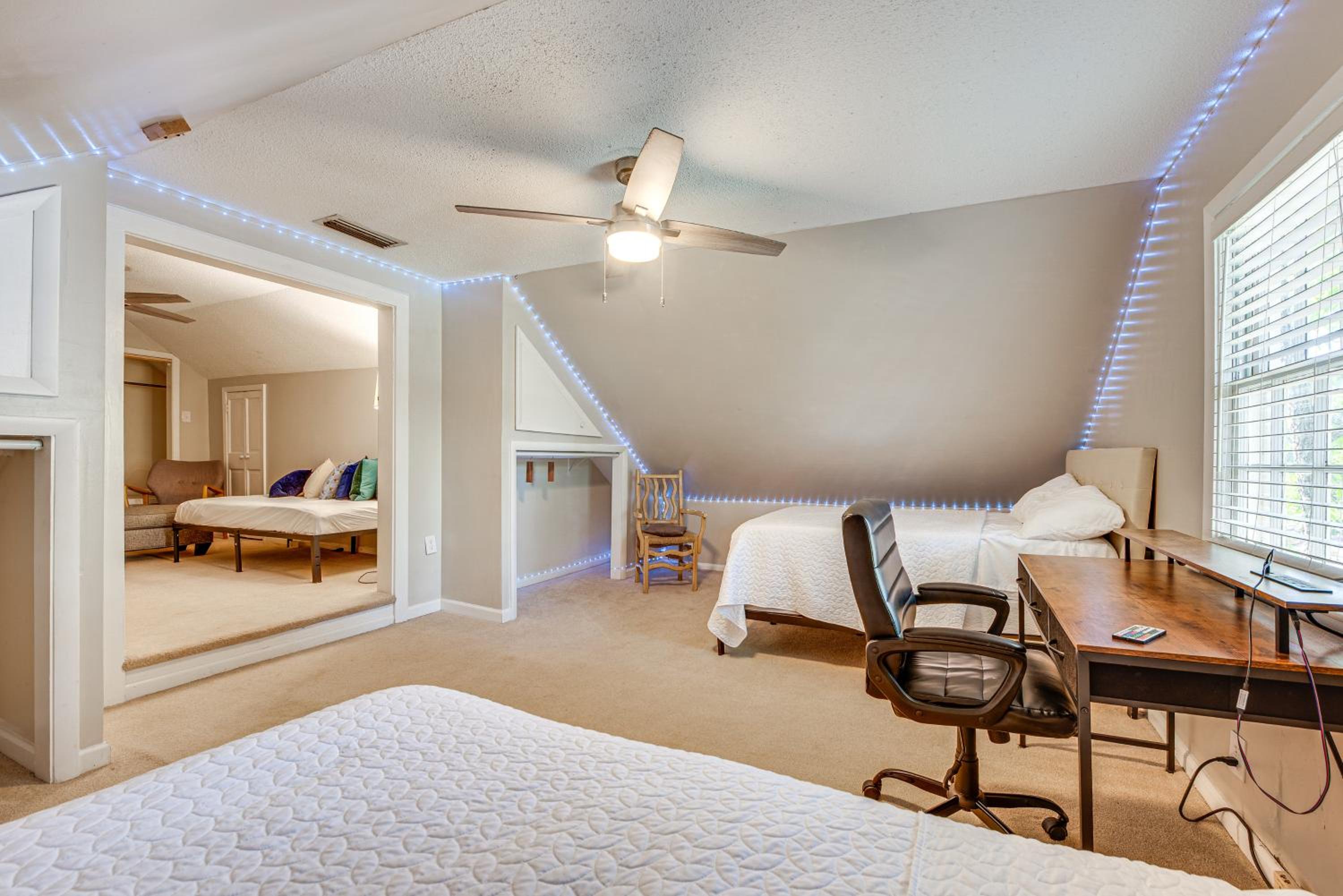 Walk to Dtwn Hahira Inviting Home with Pool and Yard!
