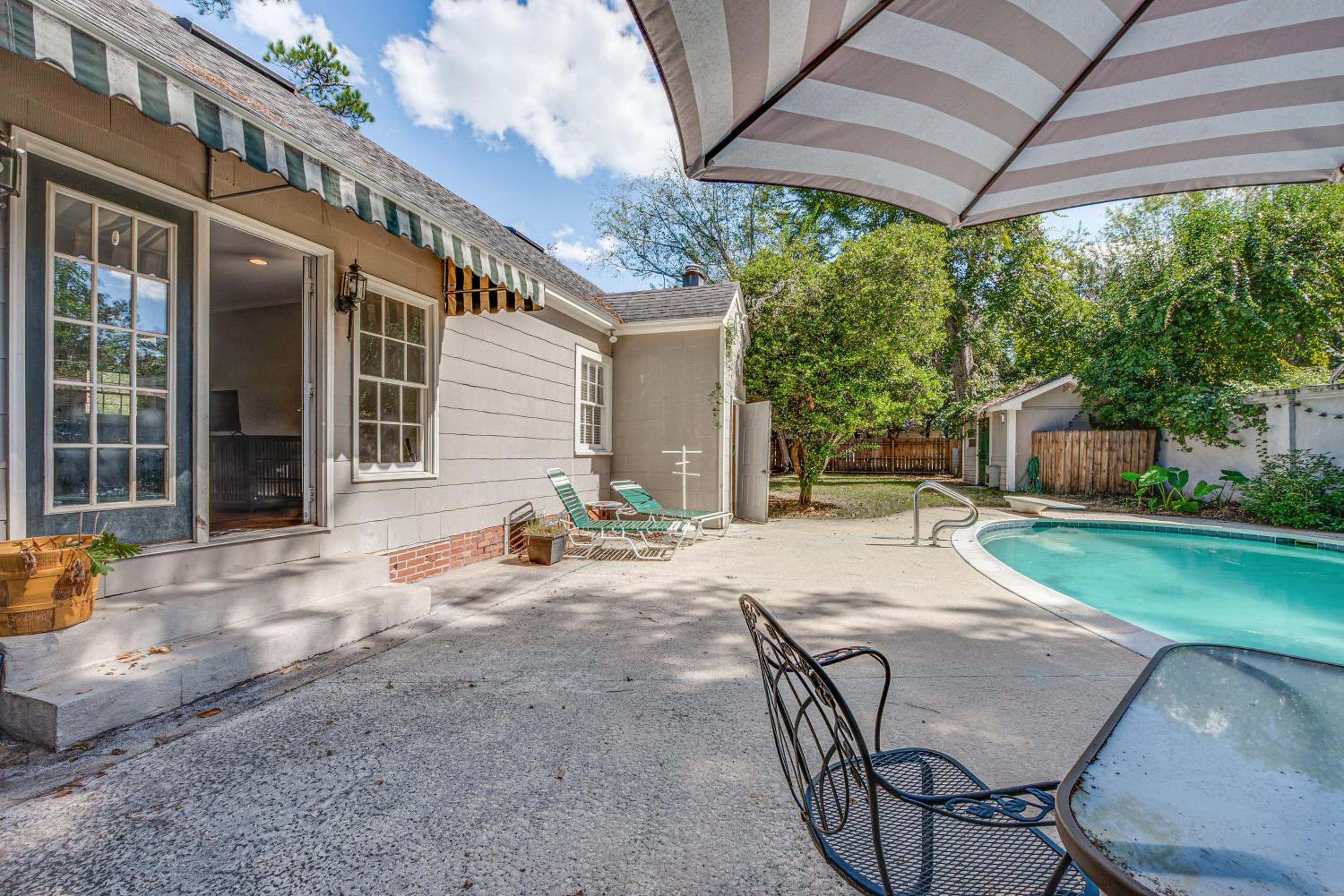 Walk to Dtwn Hahira Inviting Home with Pool and Yard!