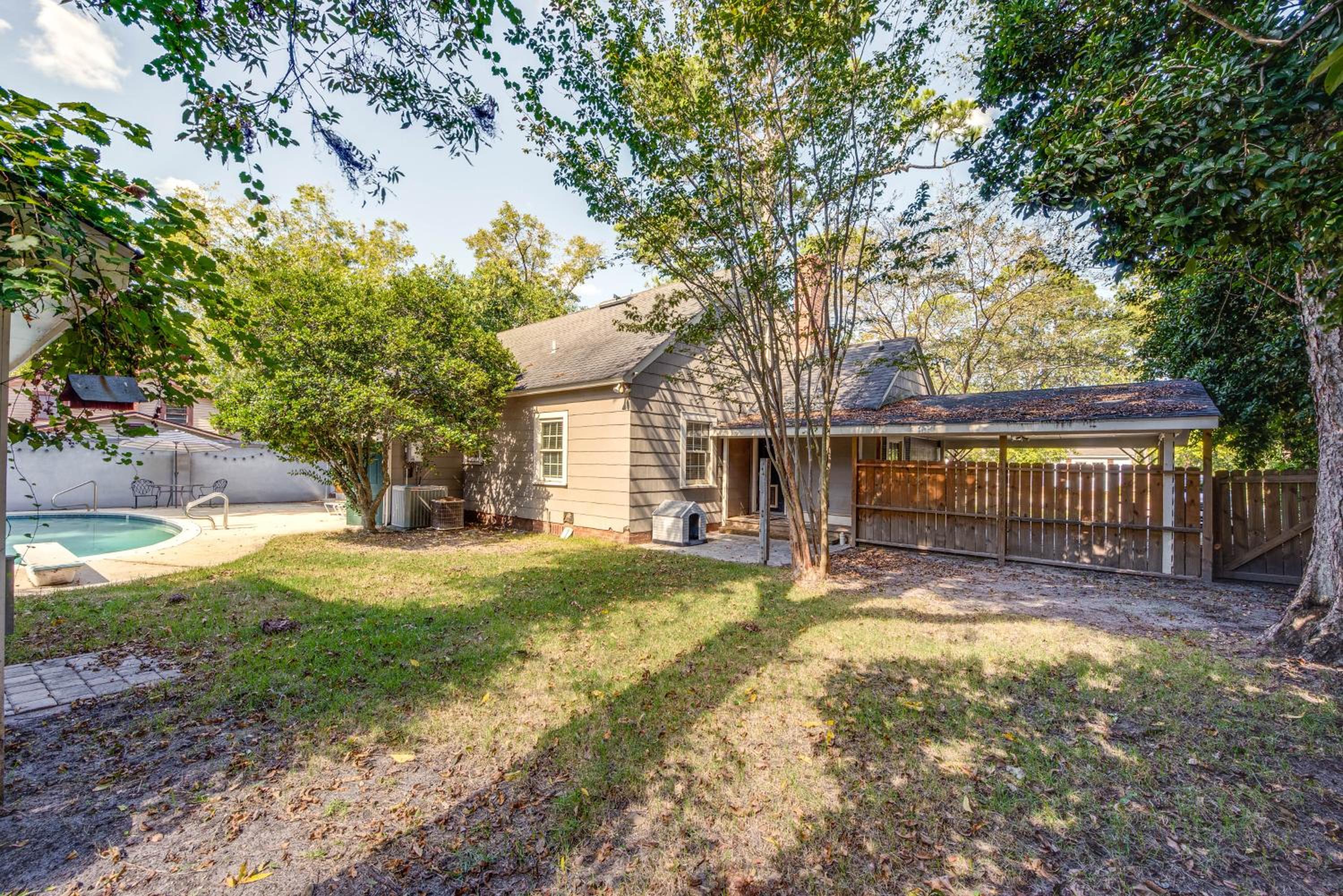 Walk to Dtwn Hahira Inviting Home with Pool and Yard!