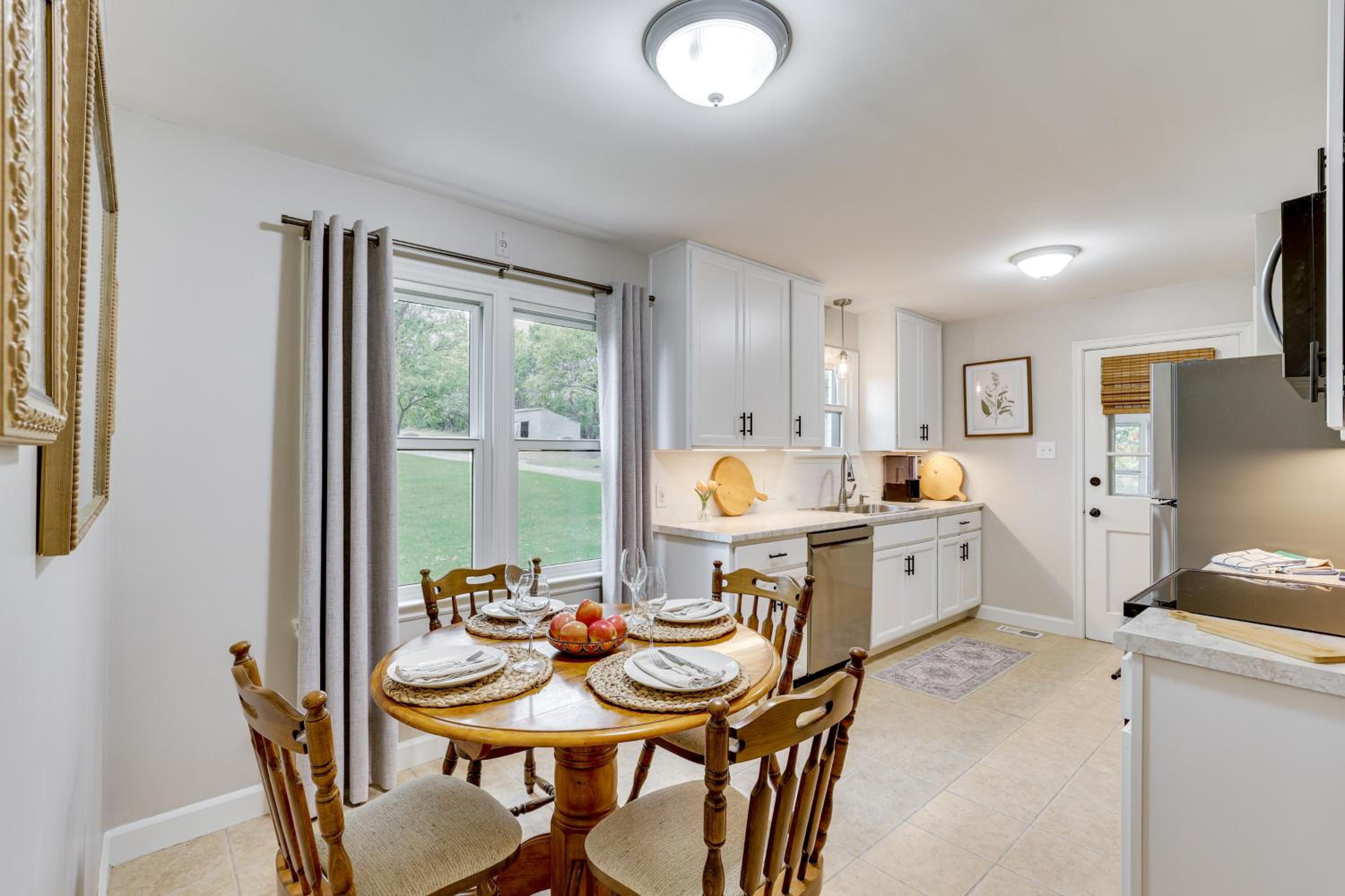 Topeka Farmhouse Hideaway 5 Mi to Downtown!