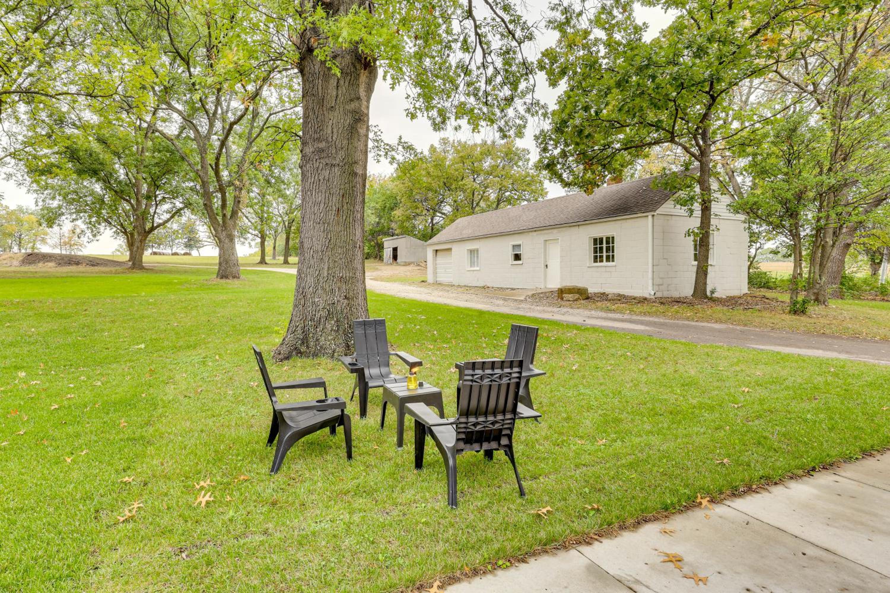 Topeka Farmhouse Hideaway 5 Mi to Downtown!