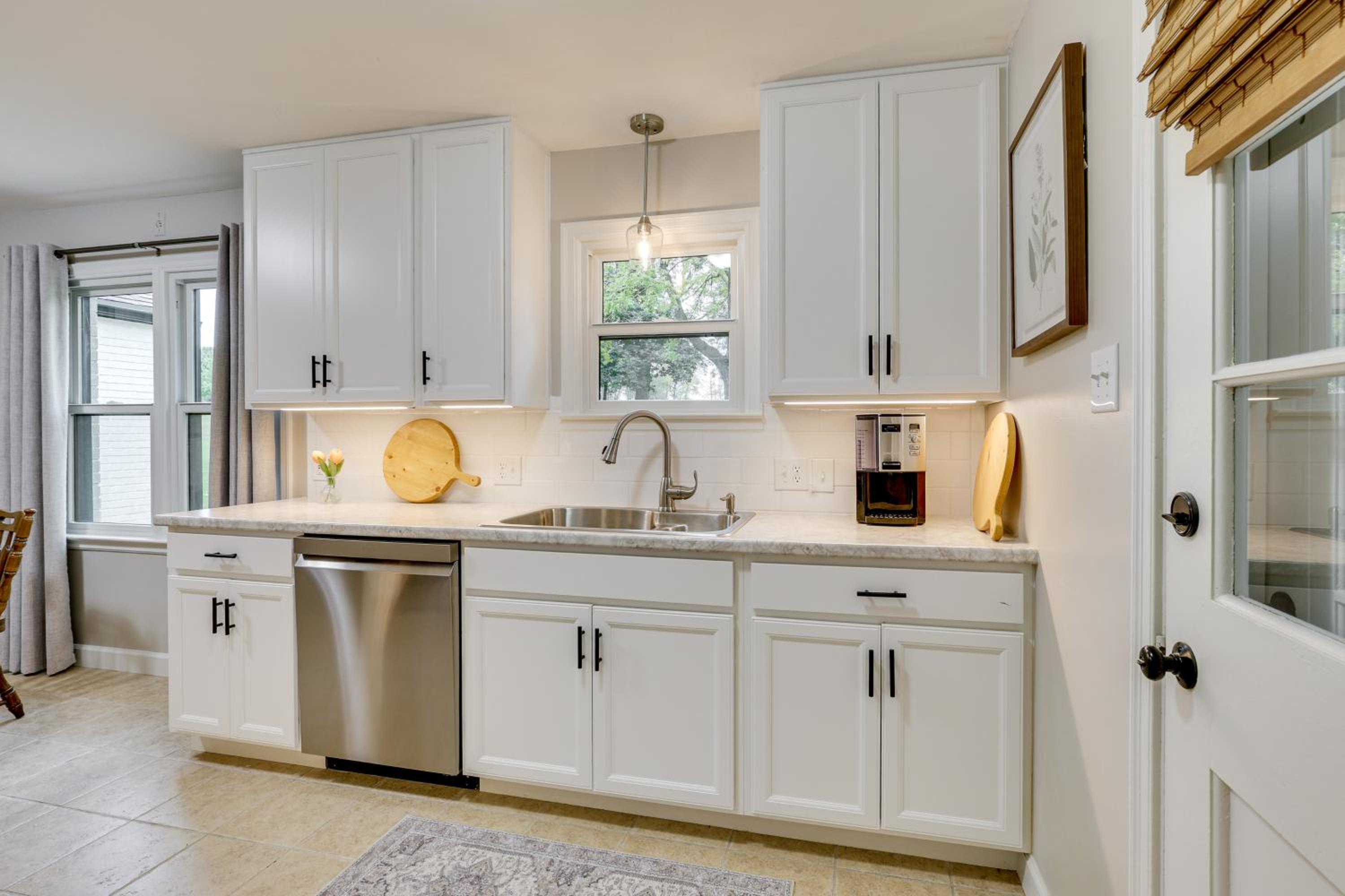 Topeka Farmhouse Hideaway 5 Mi to Downtown!