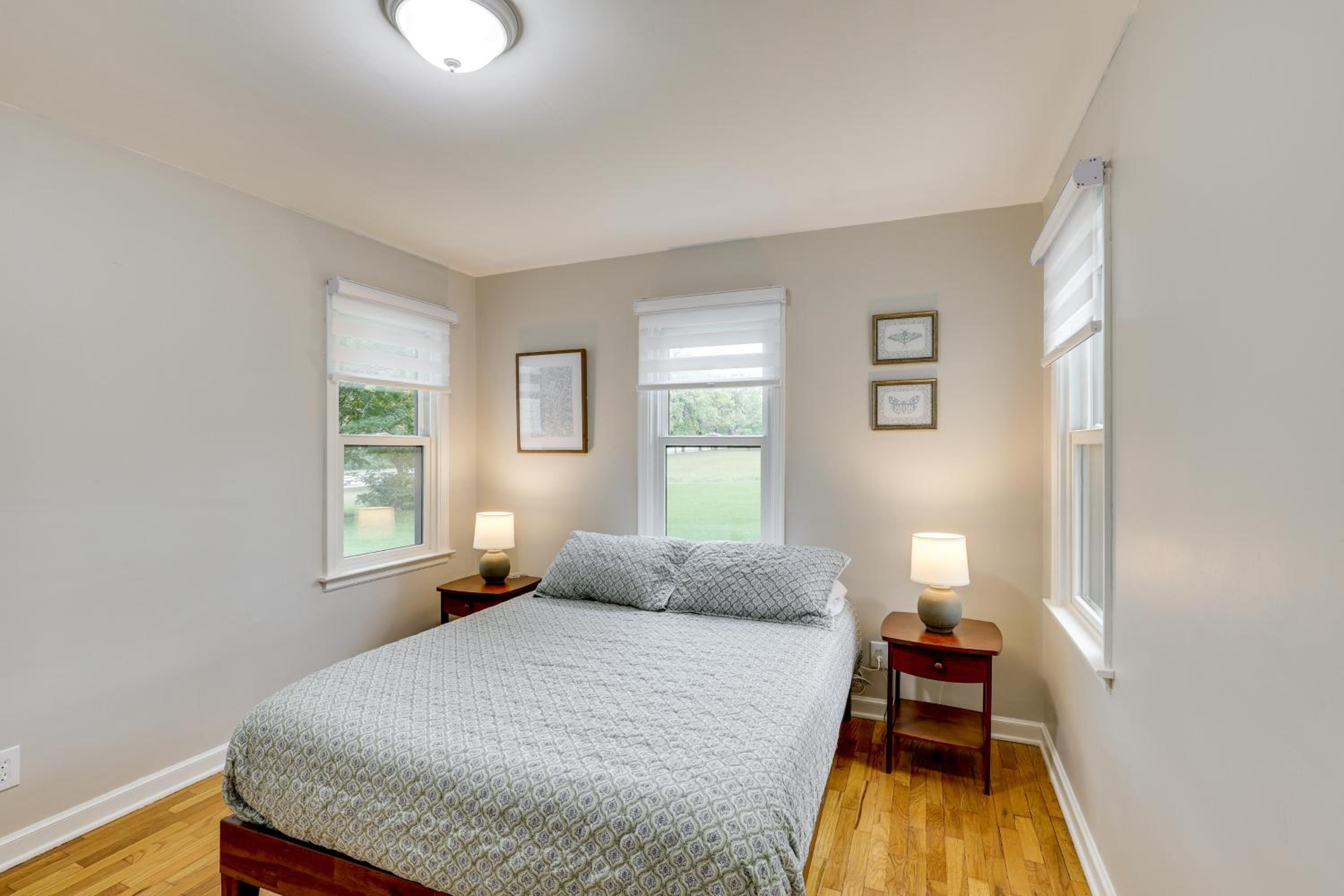 Topeka Farmhouse Hideaway 5 Mi to Downtown!