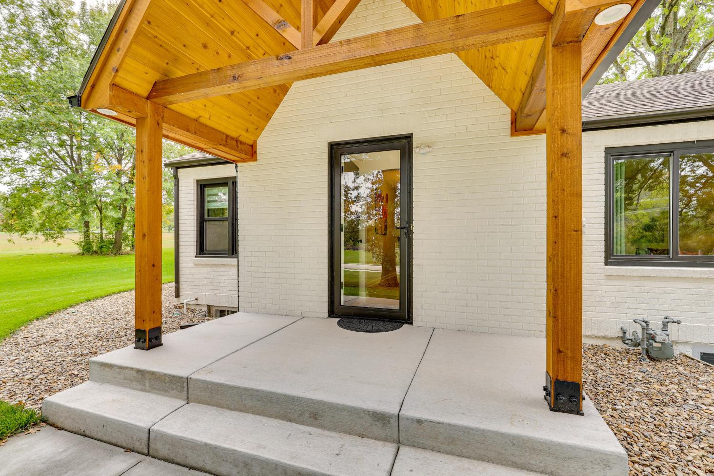Topeka Farmhouse Hideaway 5 Mi to Downtown!
