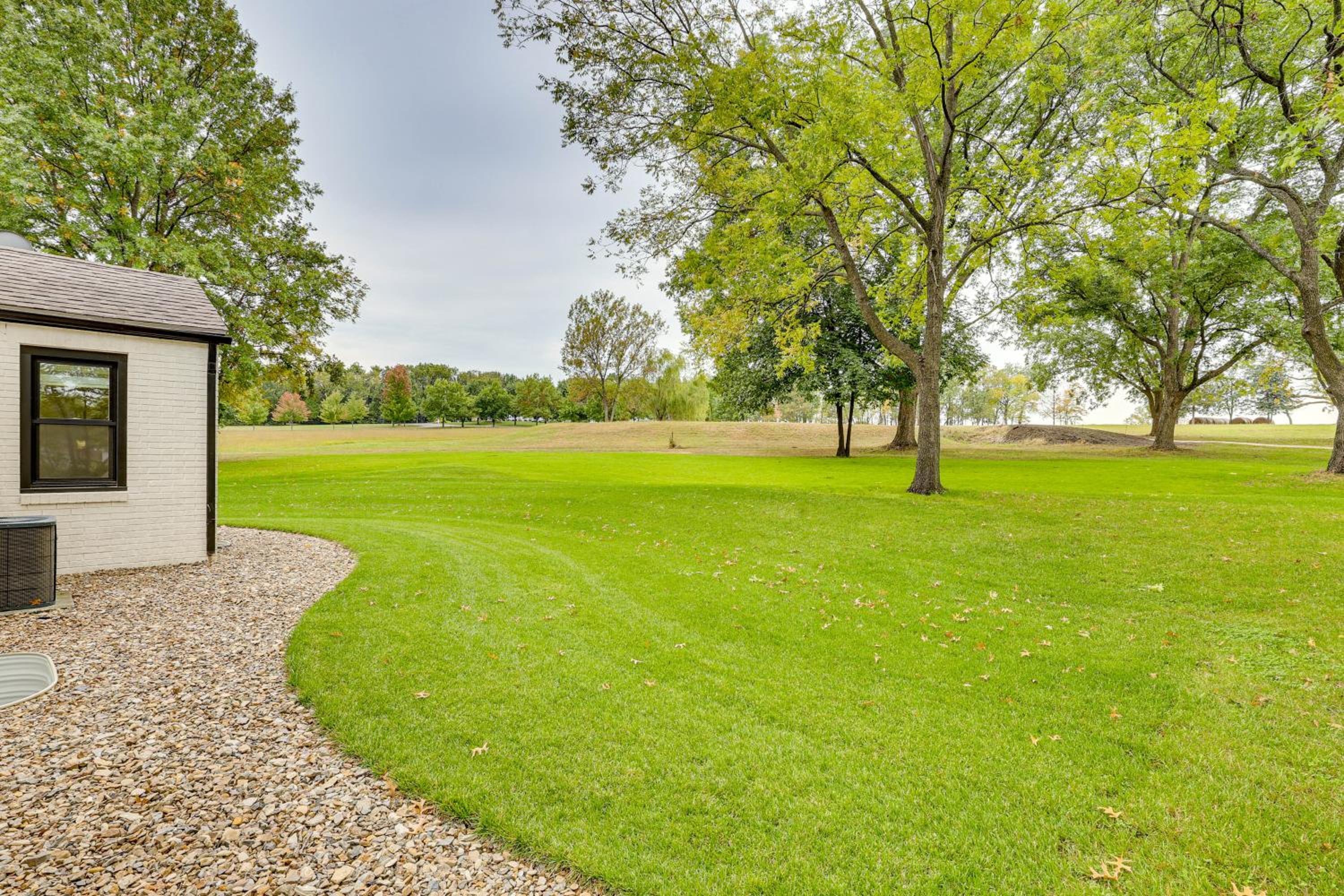 Topeka Farmhouse Hideaway 5 Mi to Downtown!