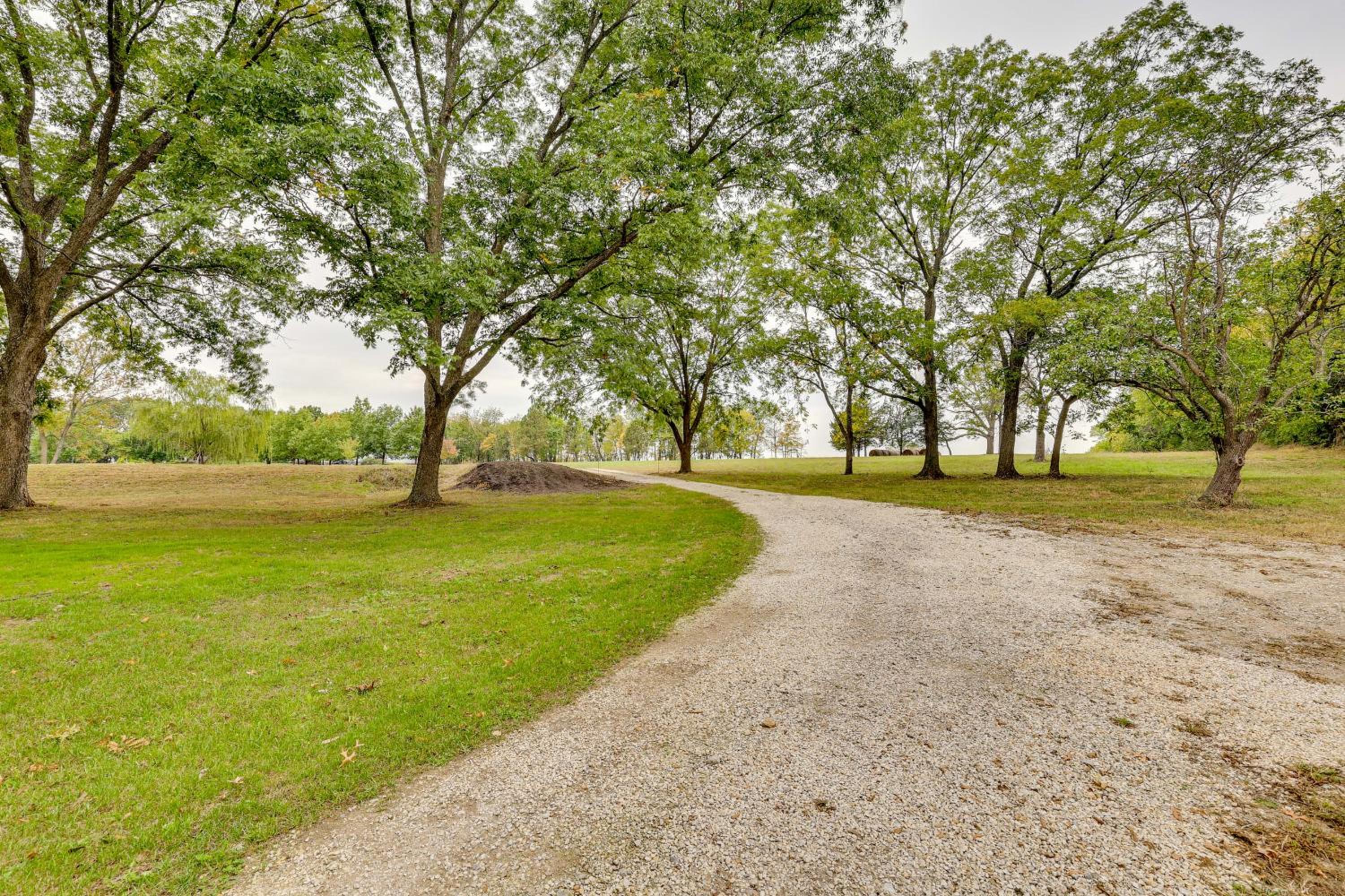 Topeka Farmhouse Hideaway 5 Mi to Downtown!