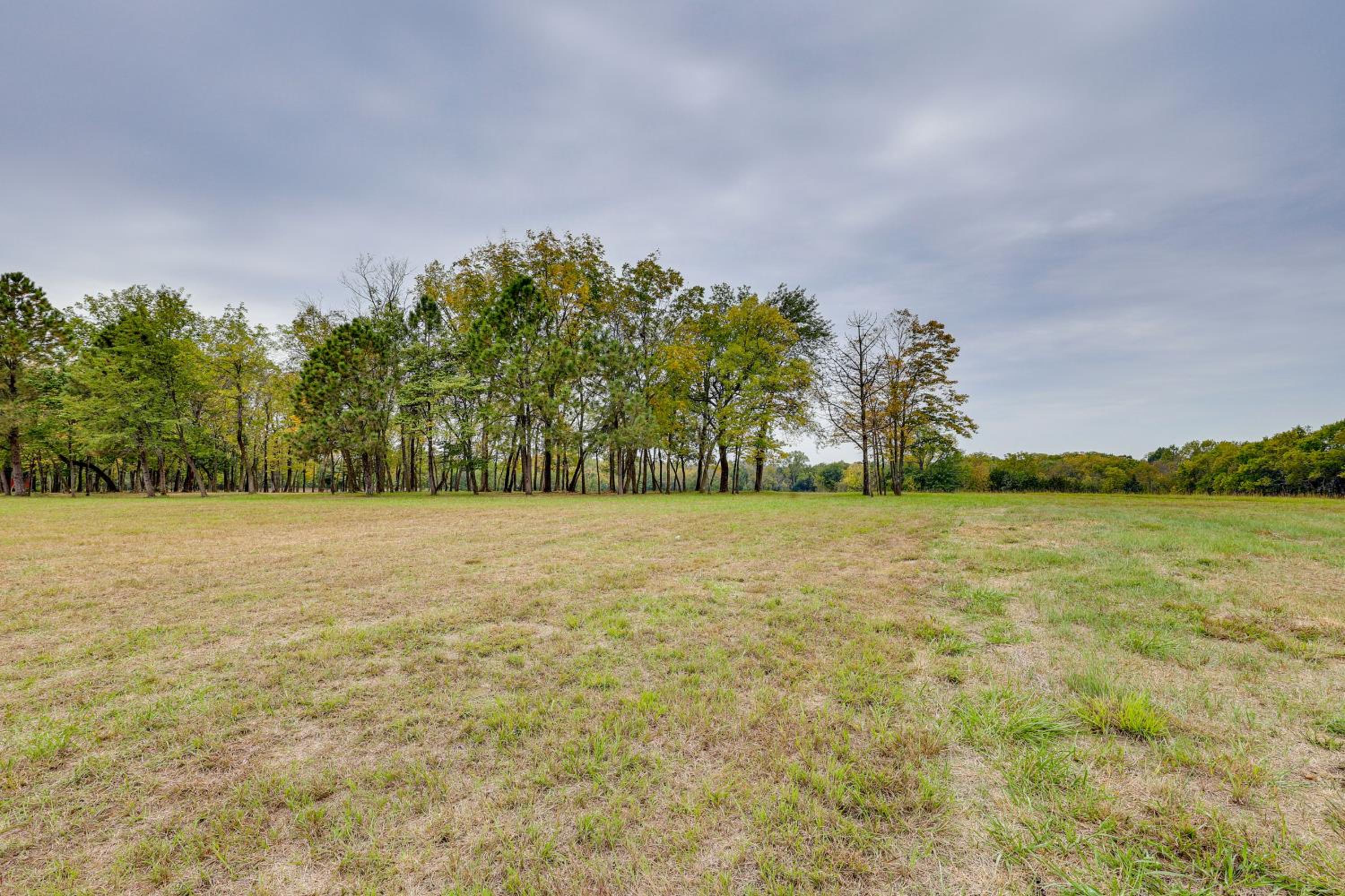 Topeka Farmhouse Hideaway 5 Mi to Downtown!