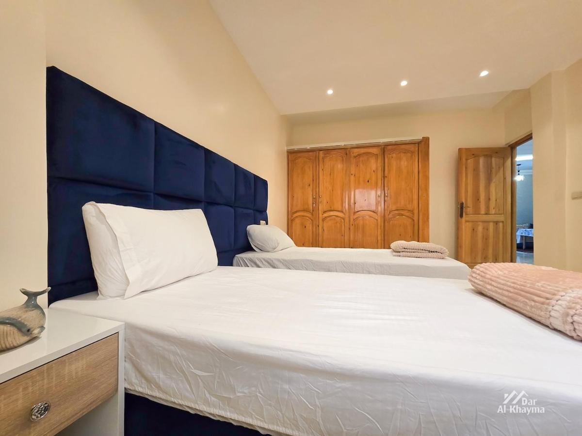 Elegant Apartment, Sea View & Beach 5 Min Away