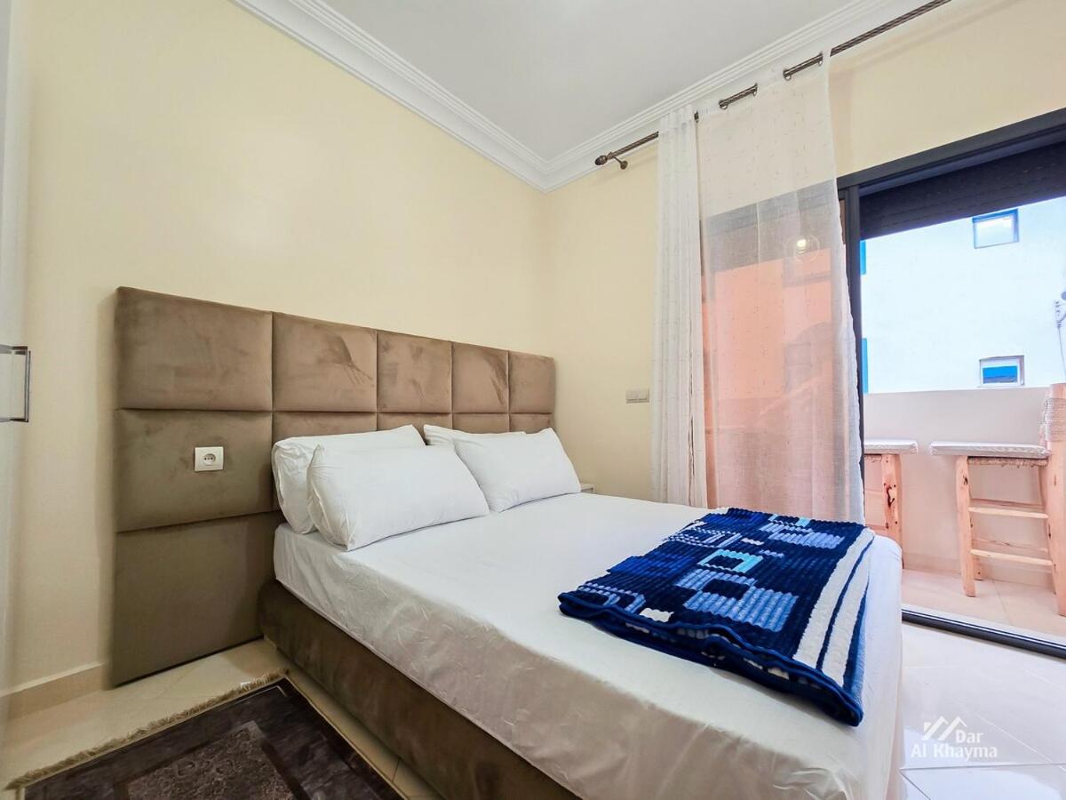 Elegant Apartment, Sea View & Beach 5 Min Away