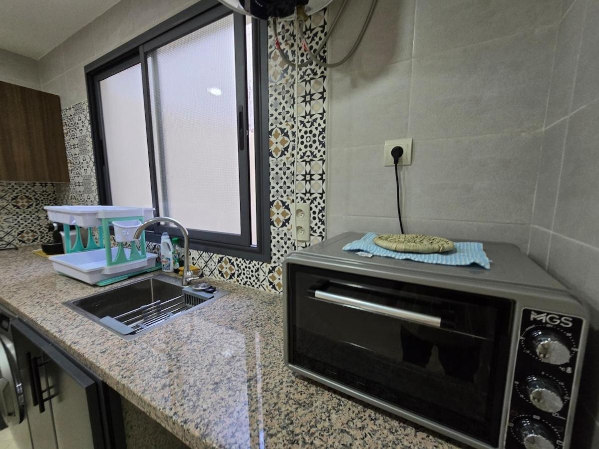 Elegant Apartment, Sea View & Beach 5 Min Away