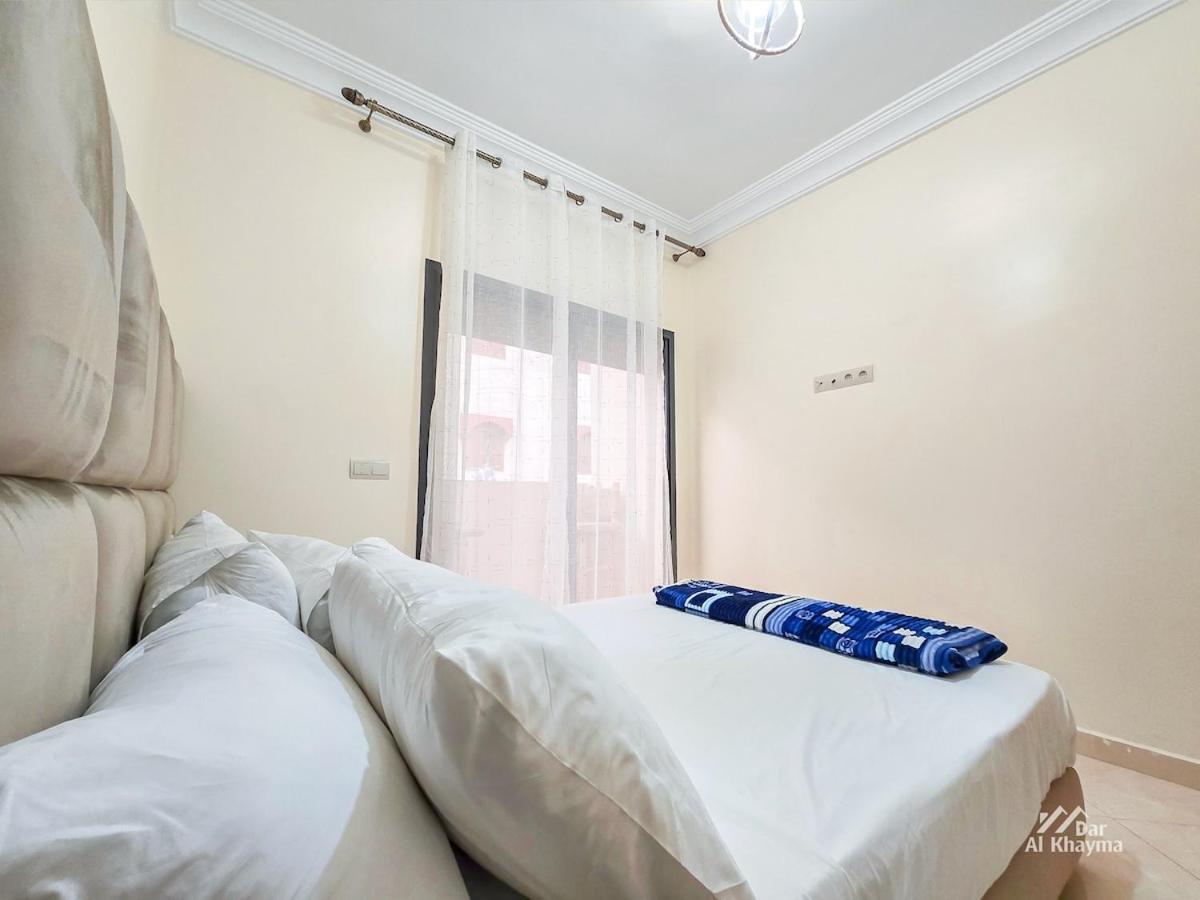 Elegant Apartment, Sea View & Beach 5 Min Away