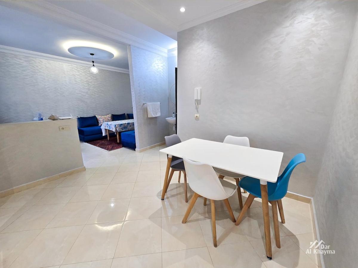 Elegant Apartment, Sea View & Beach 5 Min Away