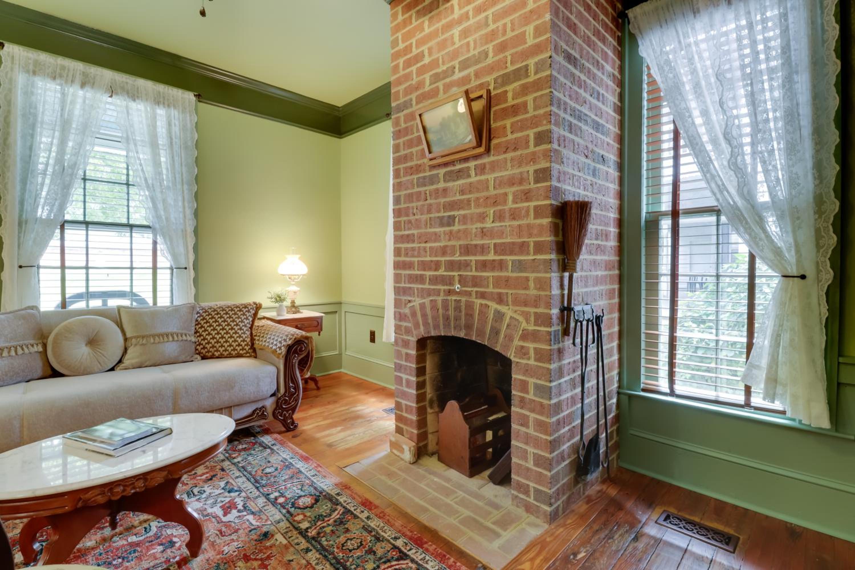 Walk to Downtown Historic Home in Edentons Heart