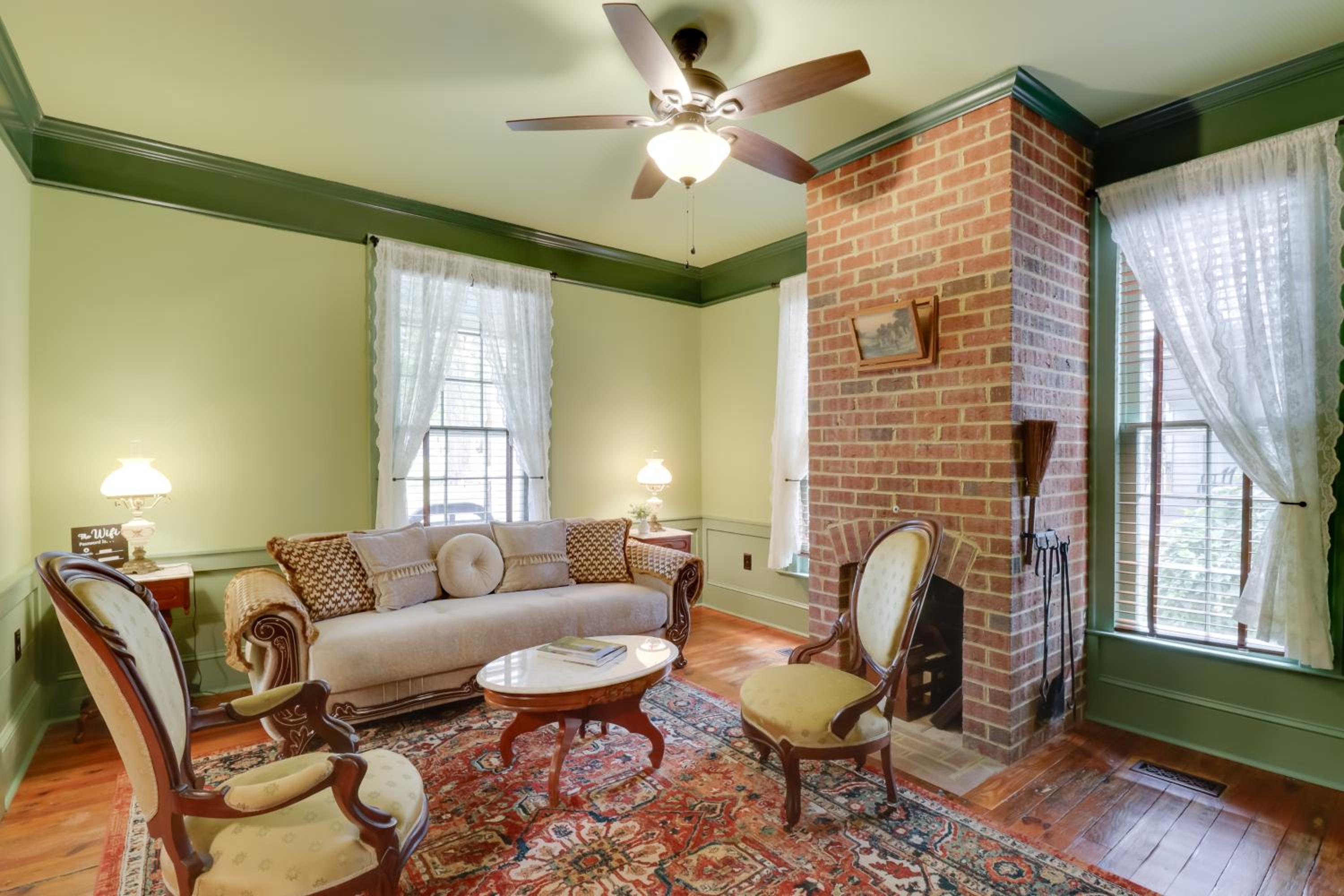 Walk to Downtown Historic Home in Edentons Heart