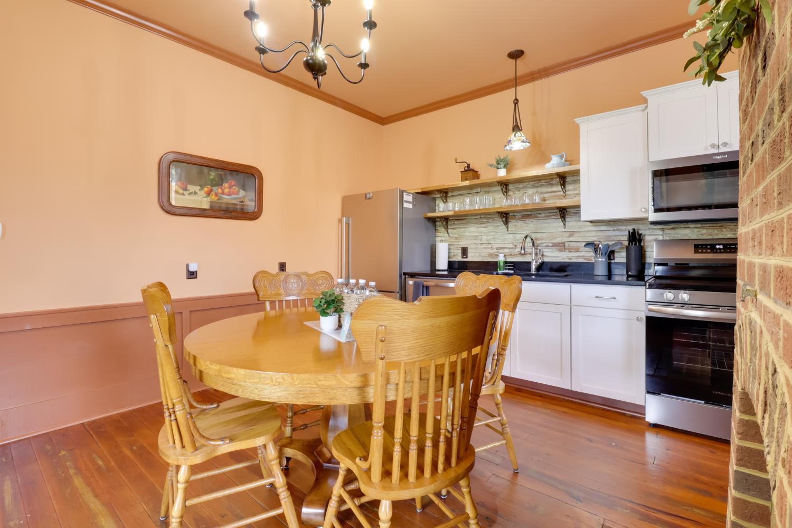 Walk to Downtown Historic Home in Edentons Heart