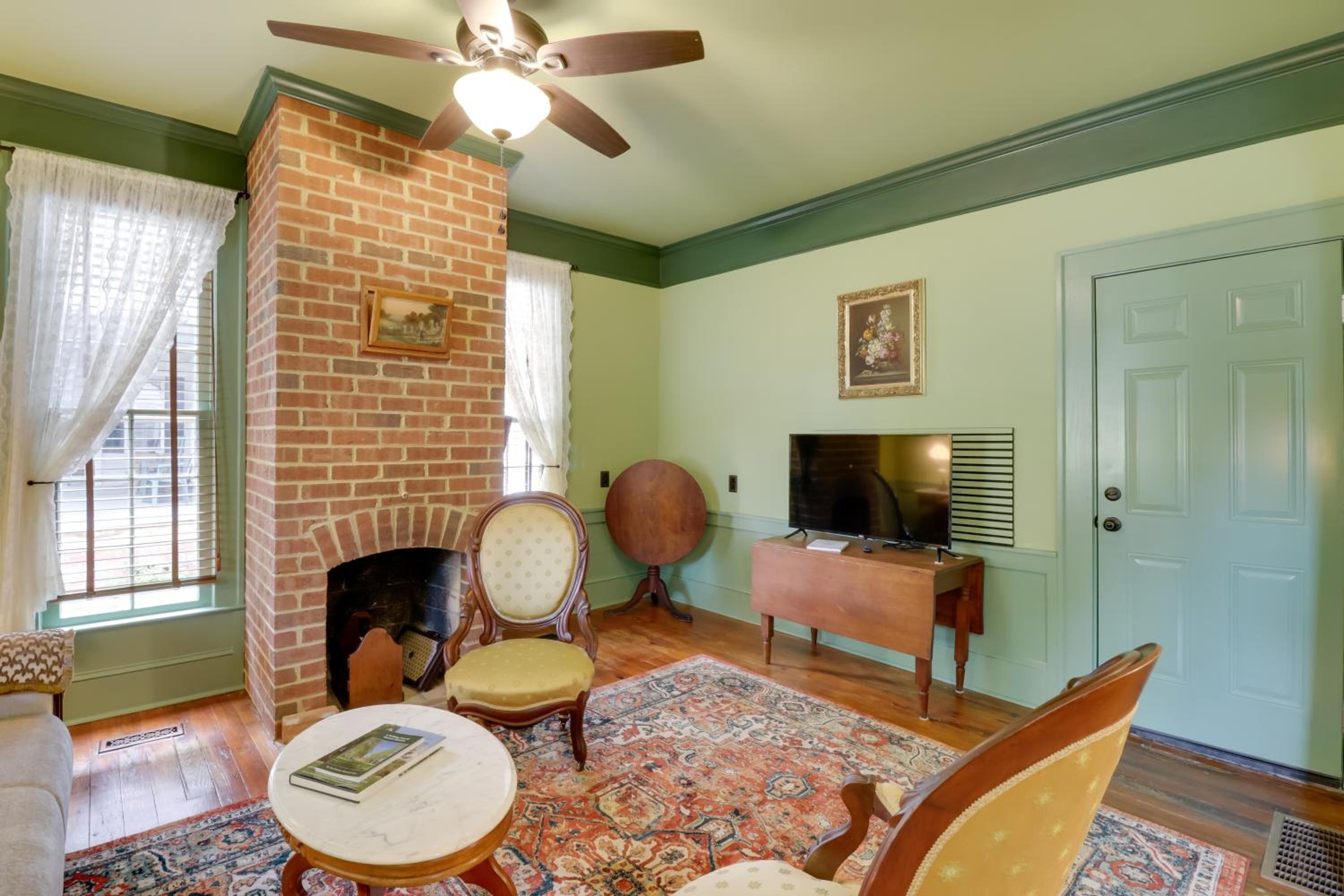 Walk to Downtown Historic Home in Edentons Heart