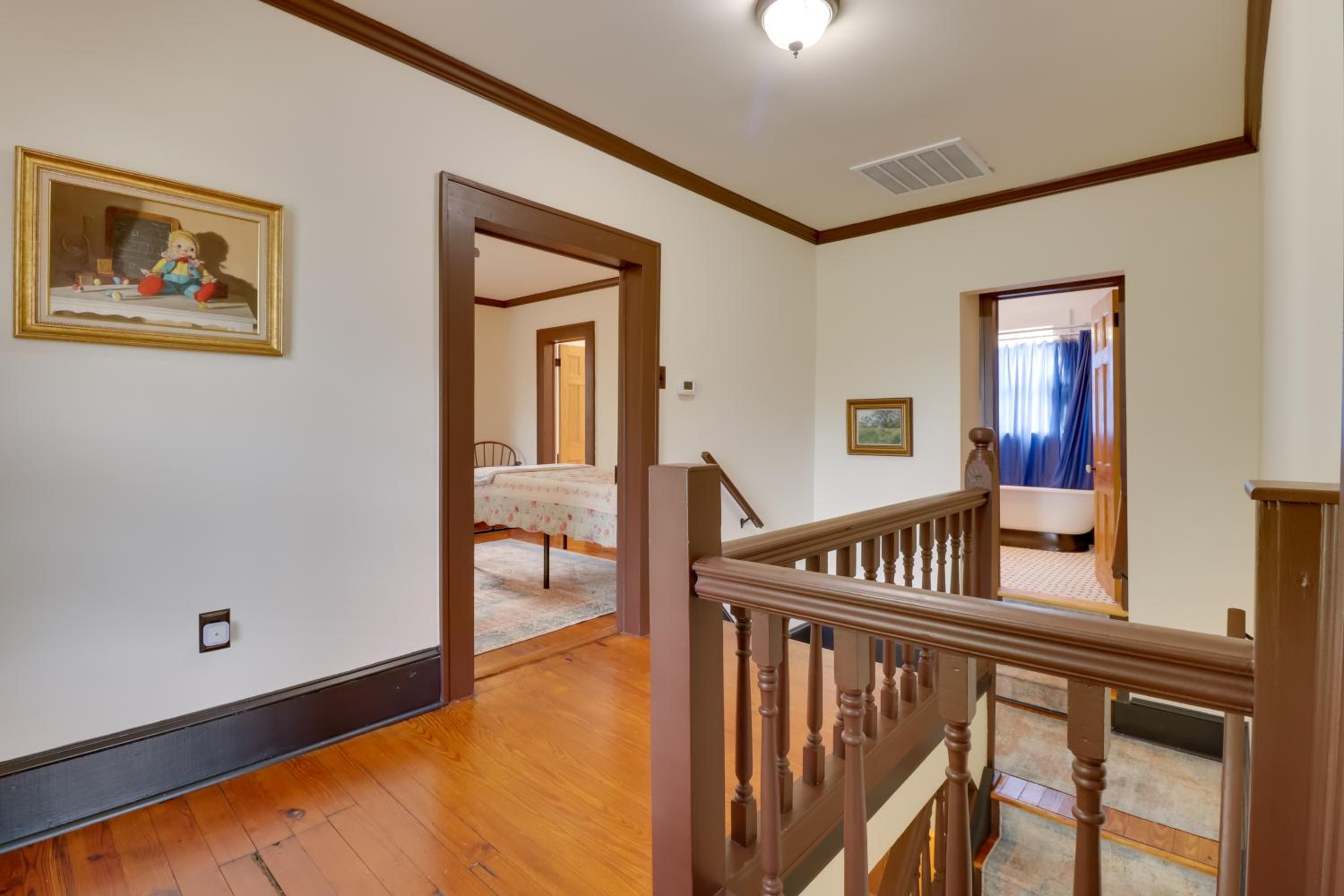 Walk to Downtown Historic Home in Edentons Heart