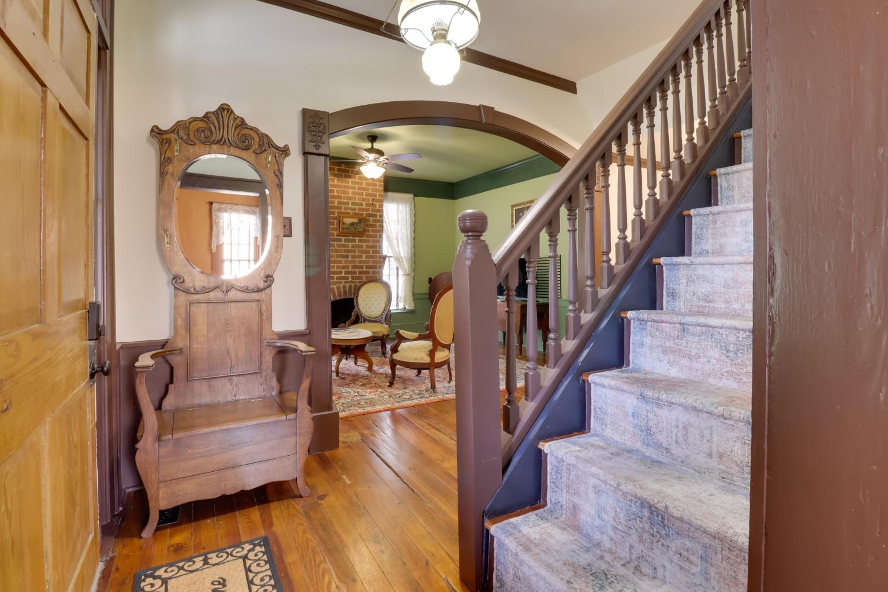 Walk to Downtown Historic Home in Edentons Heart