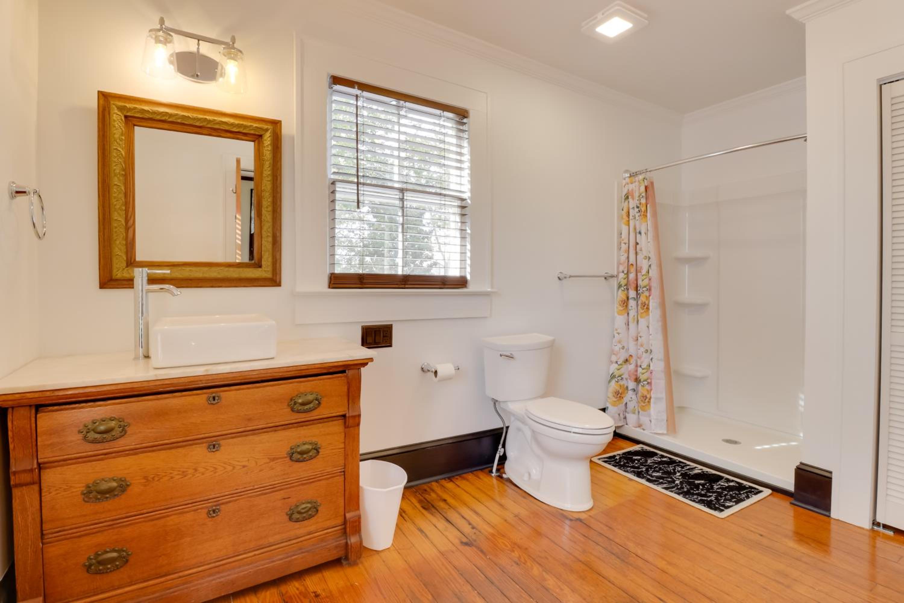 Walk to Downtown Historic Home in Edentons Heart