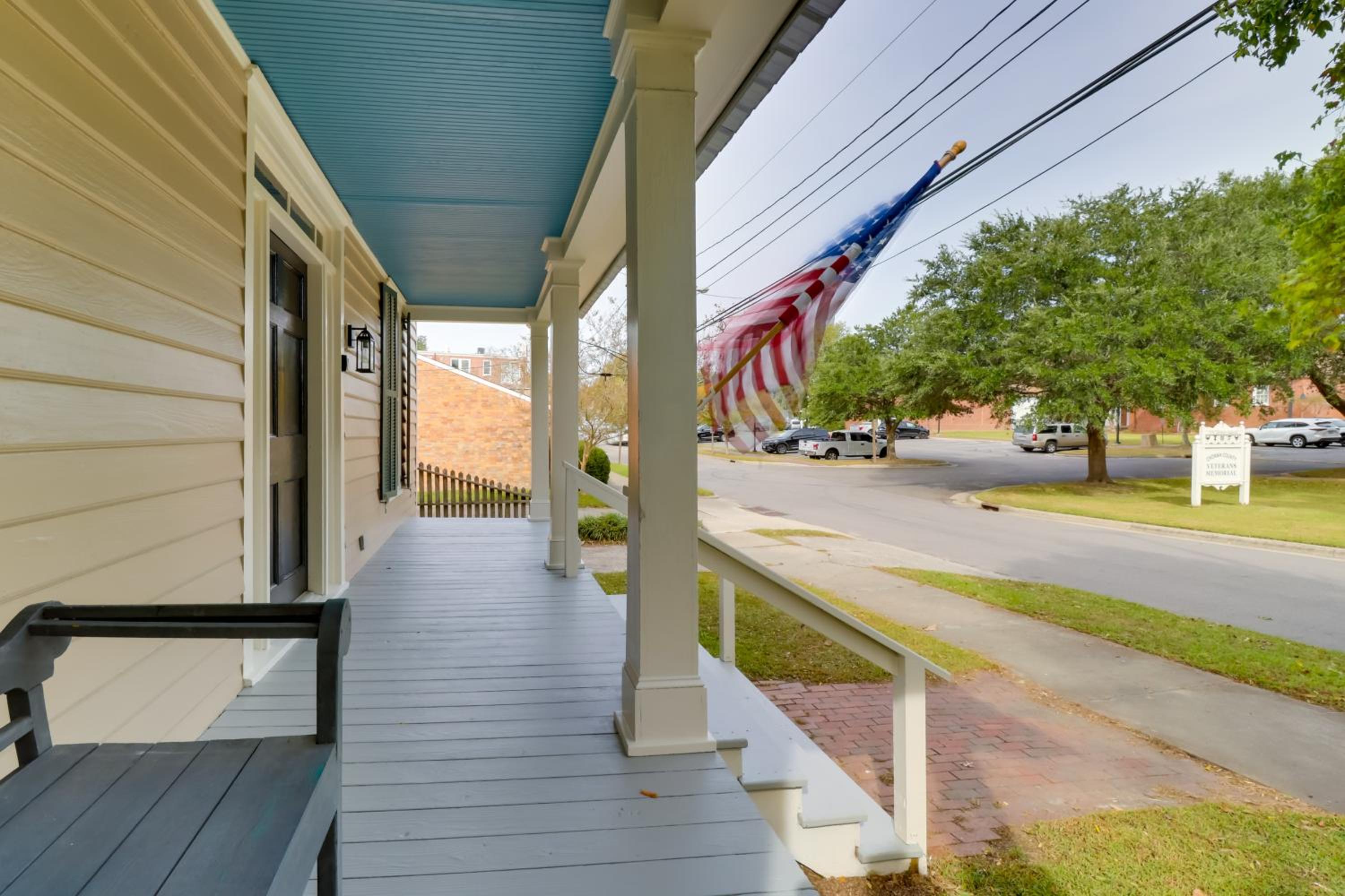 Walk to Downtown Historic Home in Edentons Heart
