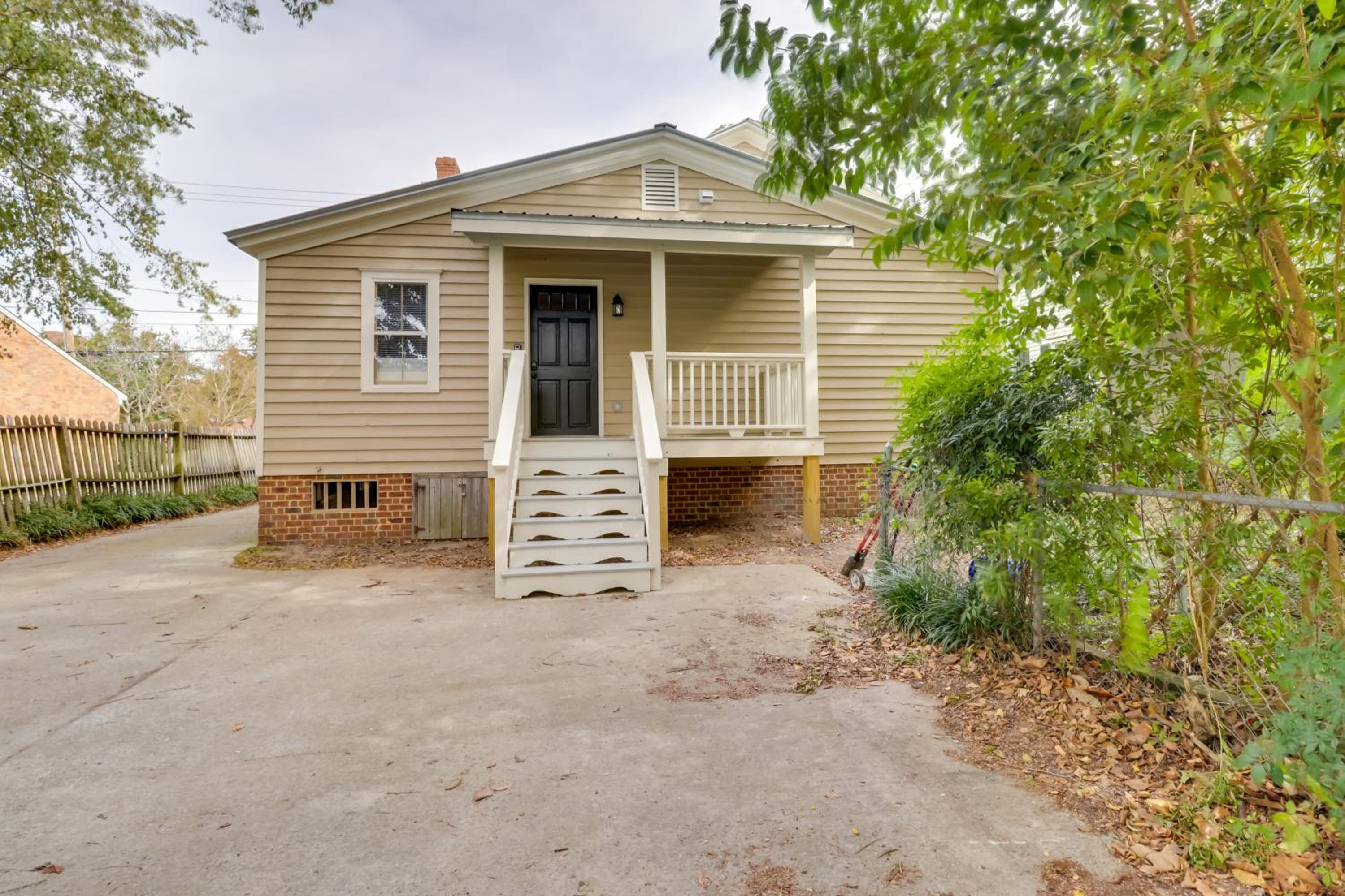 Steps to Downtown! Family Home in Historic Edenton
