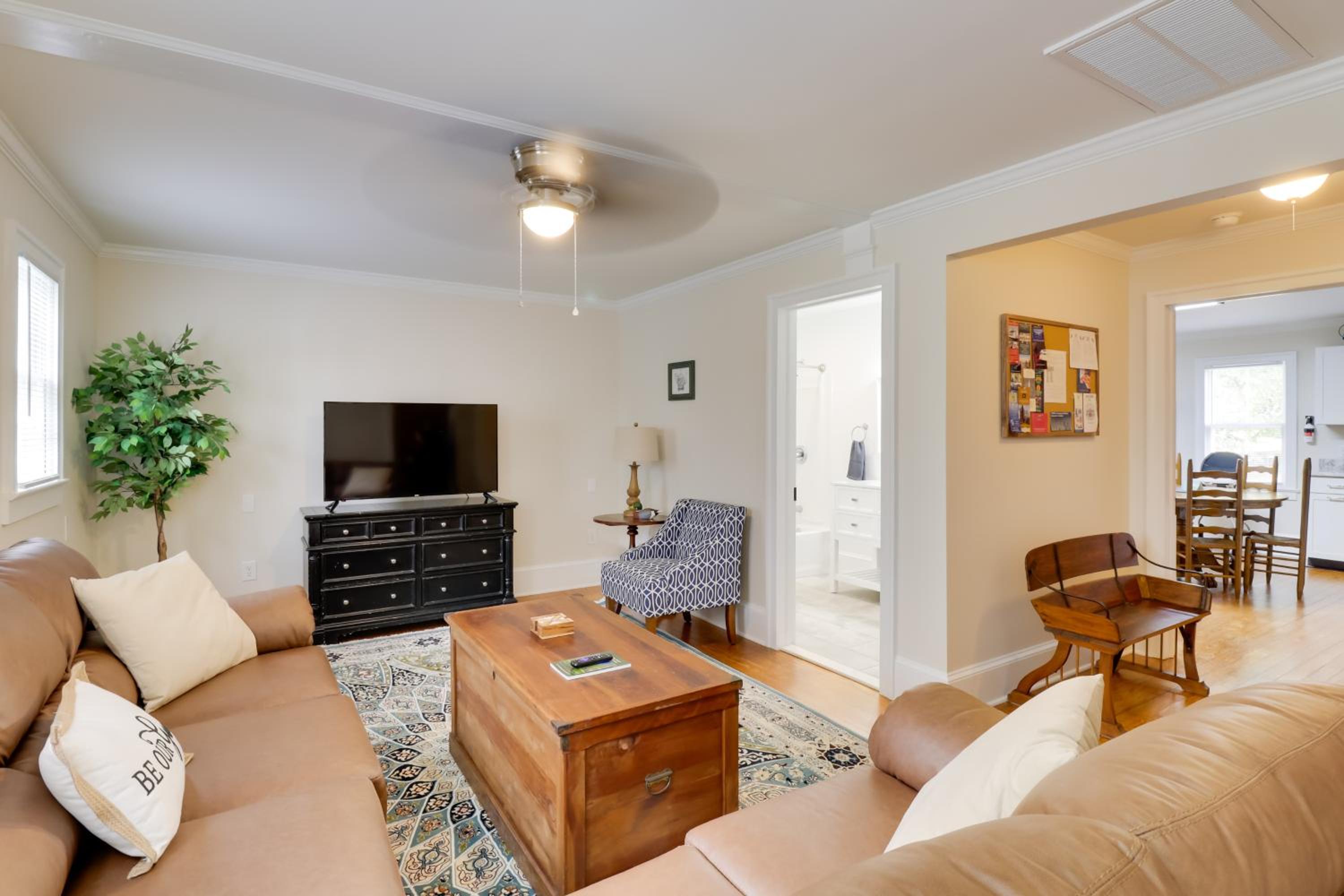 Steps to Downtown! Family Home in Historic Edenton