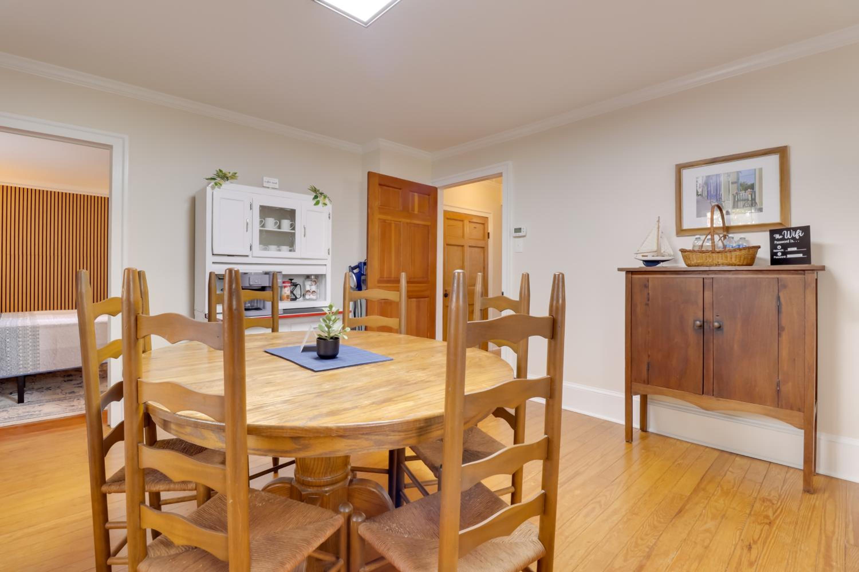 Steps to Downtown! Family Home in Historic Edenton